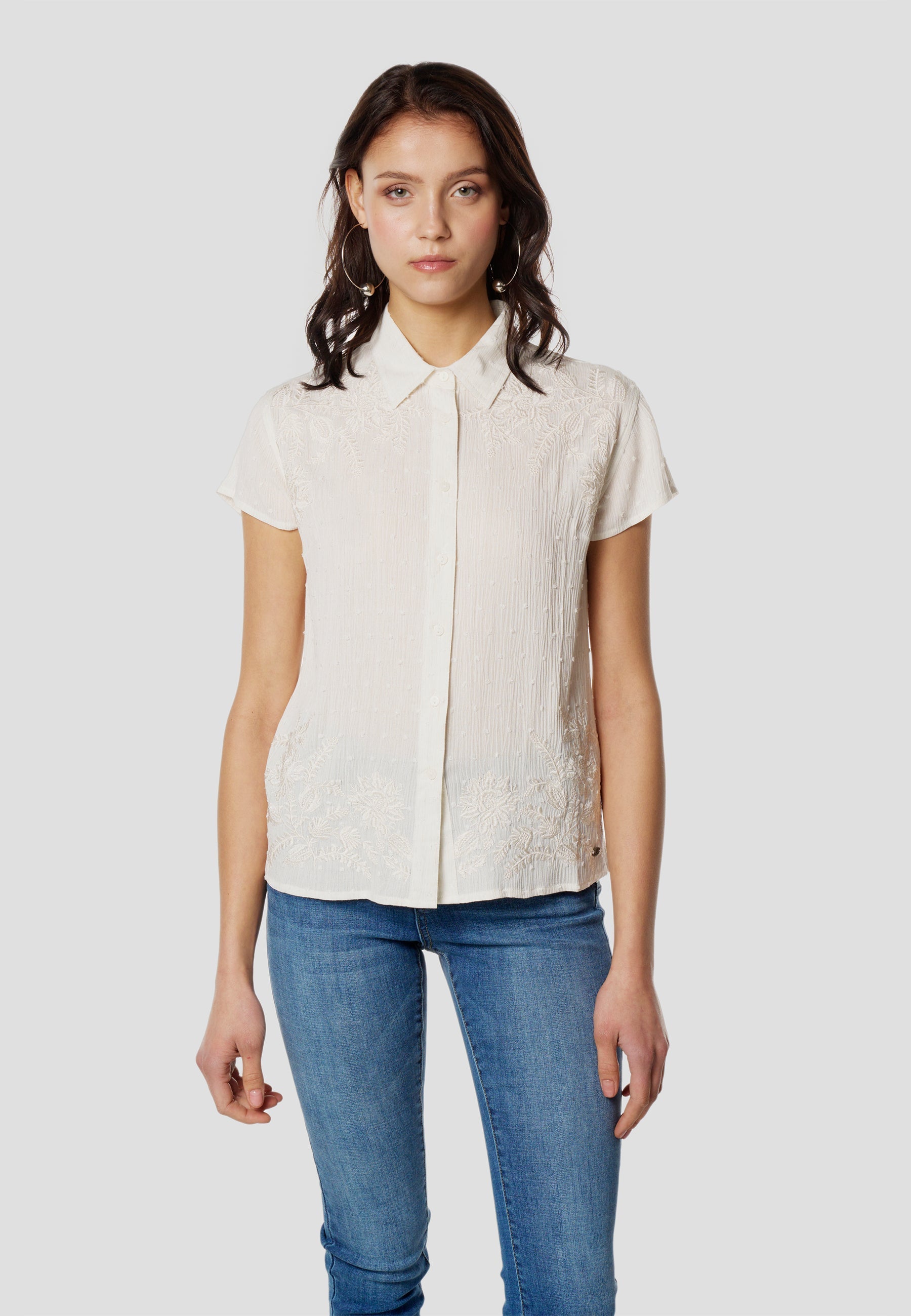 Camisa Mujer Manga Corta Plumeti Bordado Floral – Koroshi Blanco