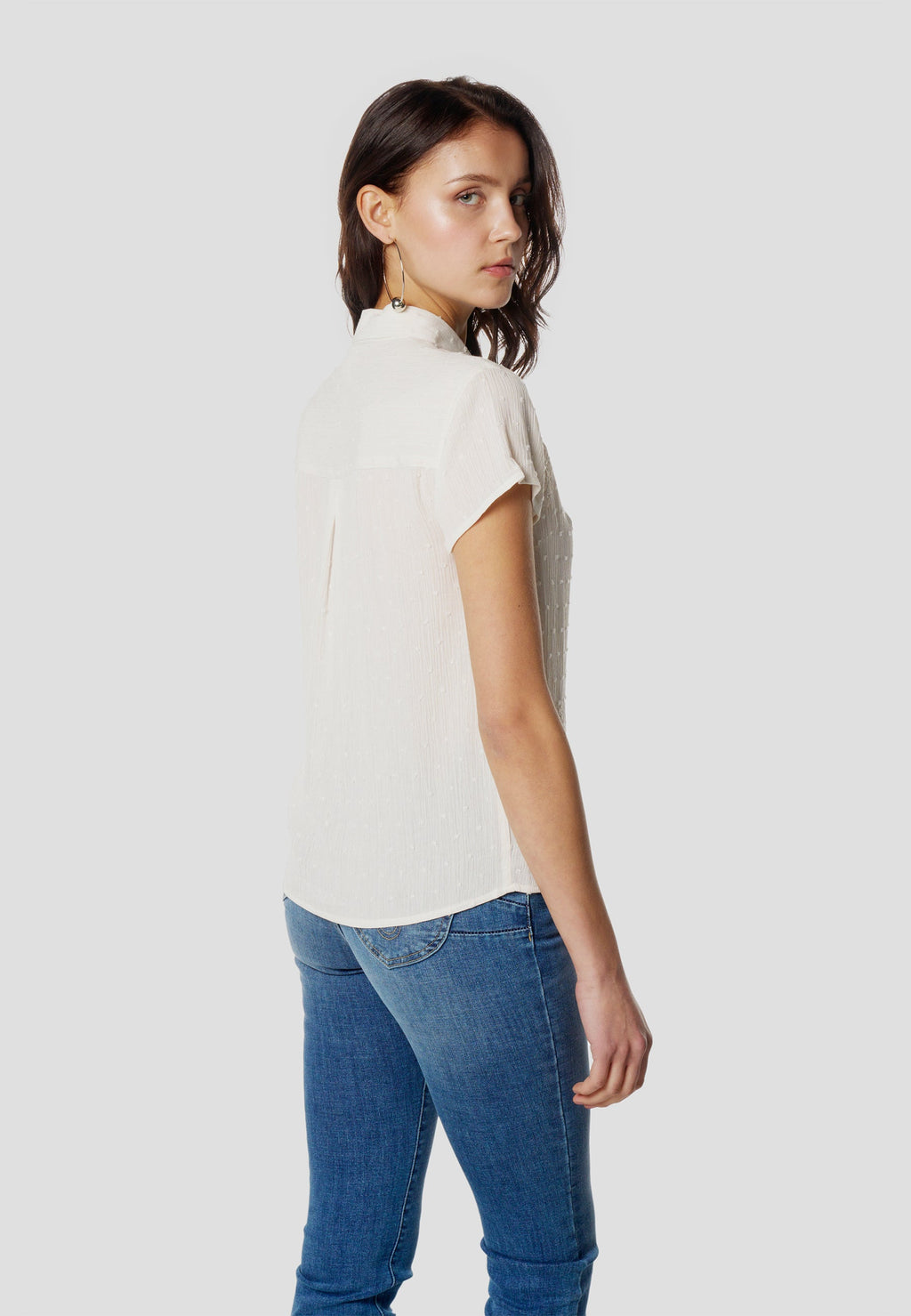 Camisa Mujer Manga Corta Plumeti Bordado Floral – Koroshi Blanco