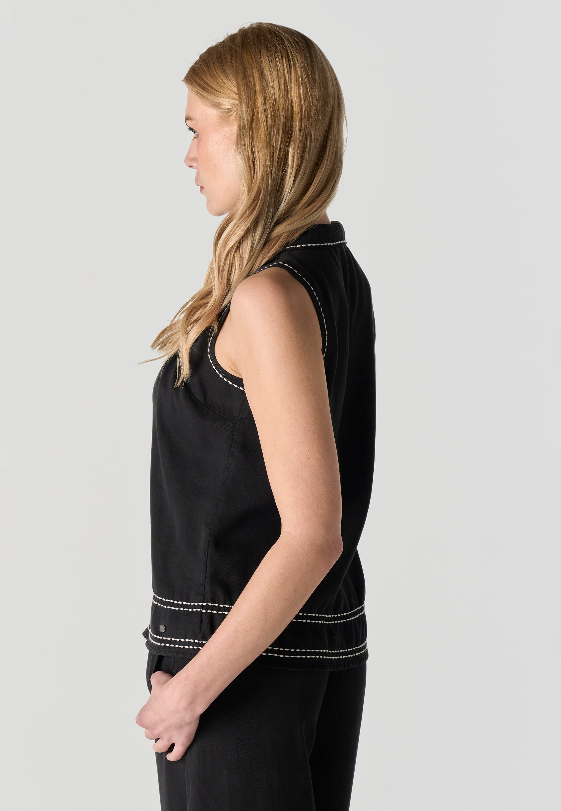 Blusa Mujer Sin Mangas Cuello Solapa Pespuntes Contraste – Koroshi Negra