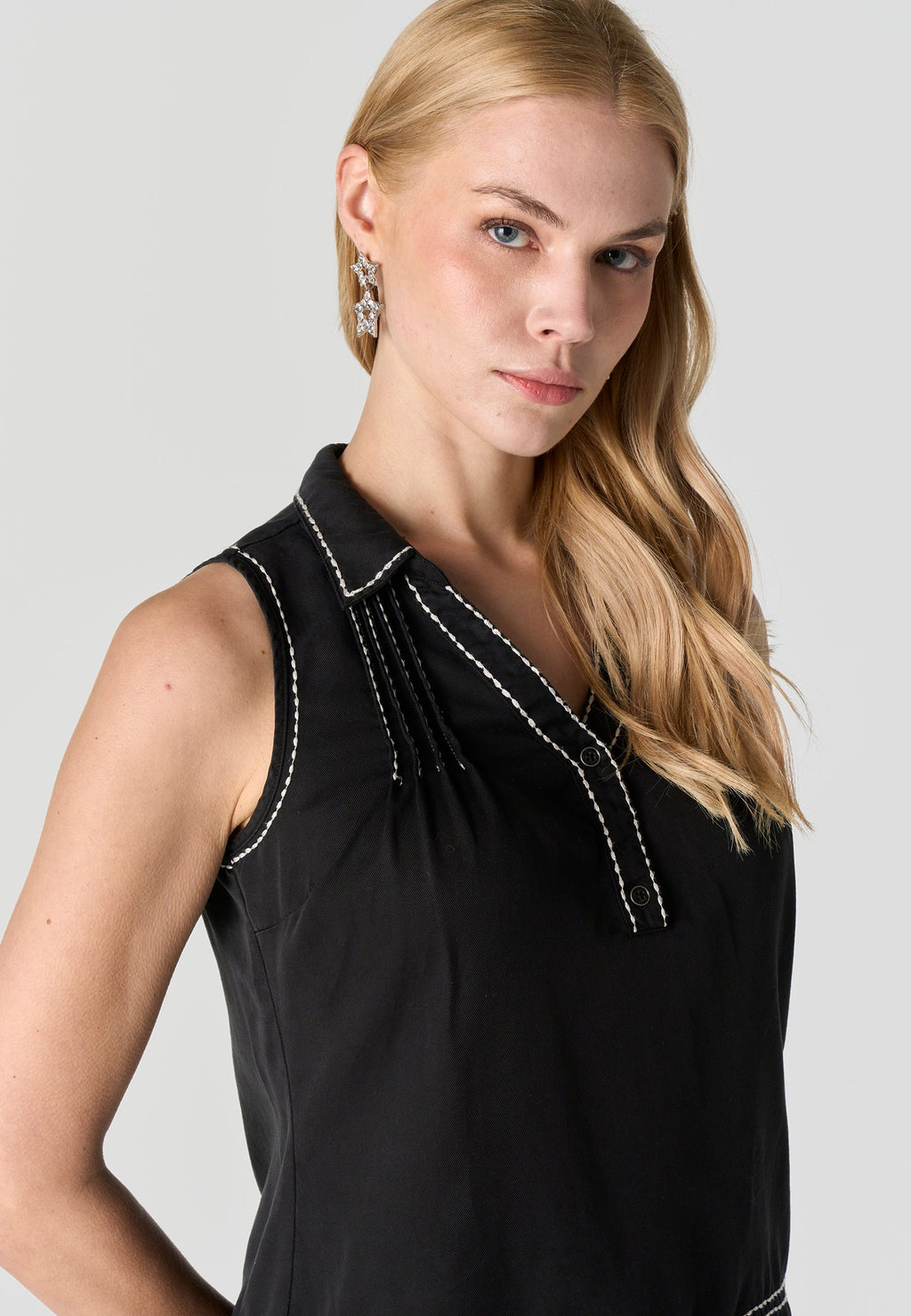 Blusa Mujer Sin Mangas Cuello Solapa Pespuntes Contraste – Koroshi Negra