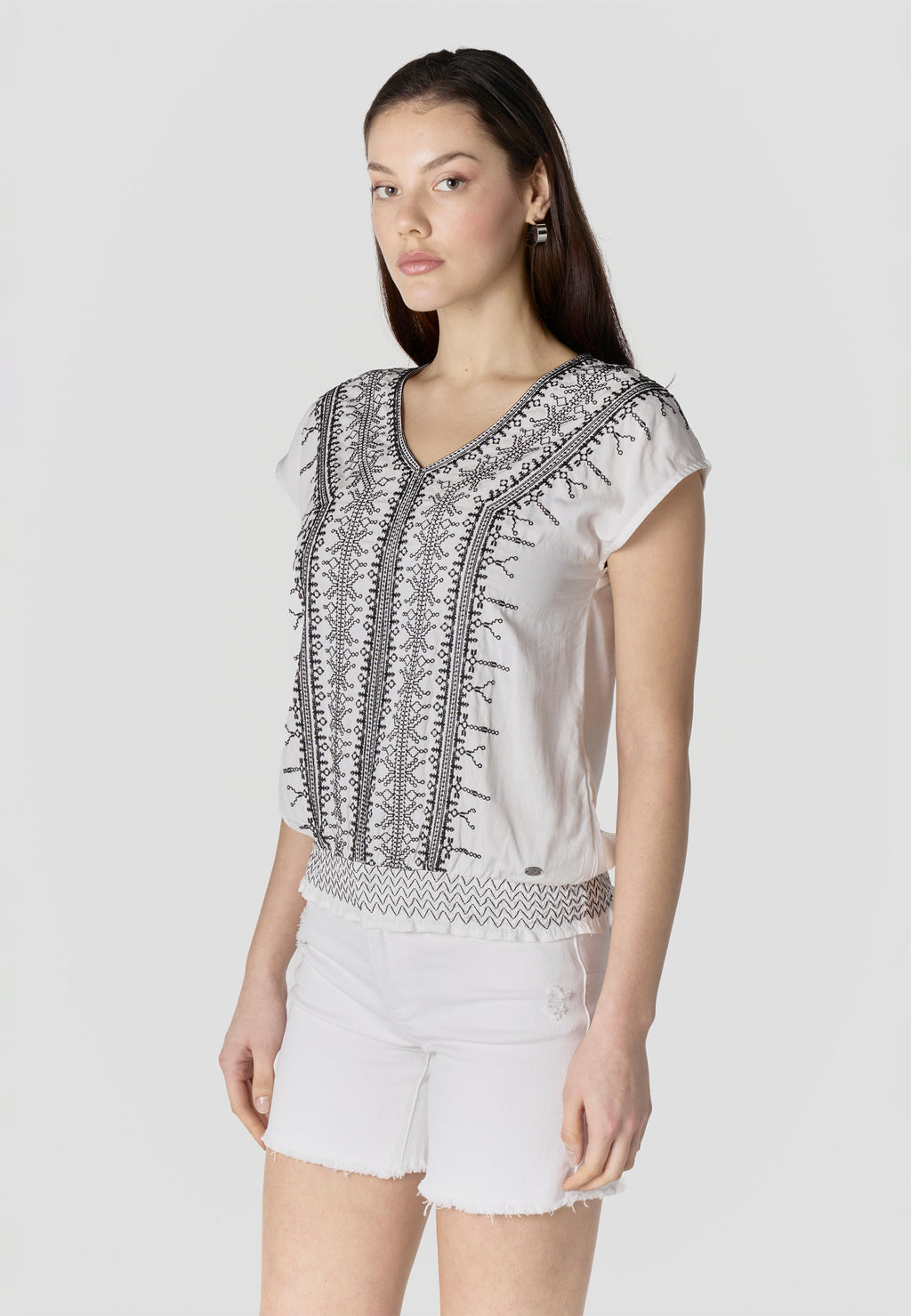 Blusa Mujer Manga Corta Bordado Escote Pico Smock – Koroshi 2612BL45