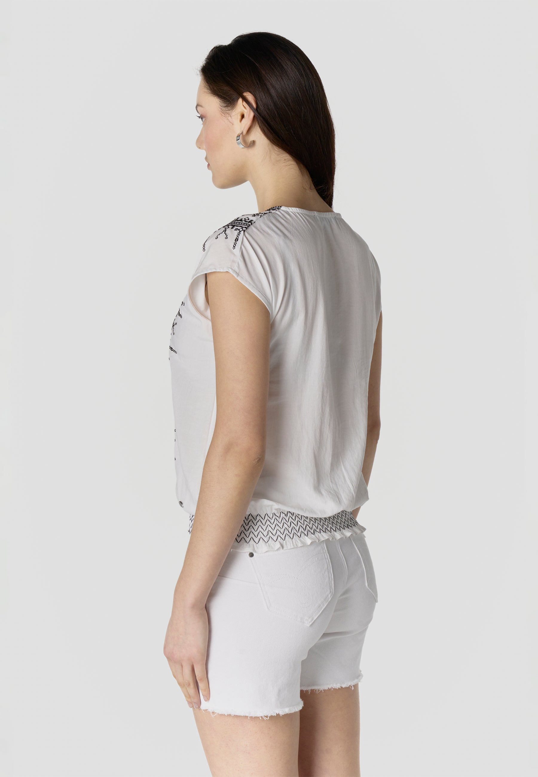 Blusa Mujer Manga Corta Bordado Escote Pico Smock – Koroshi 2612BL45