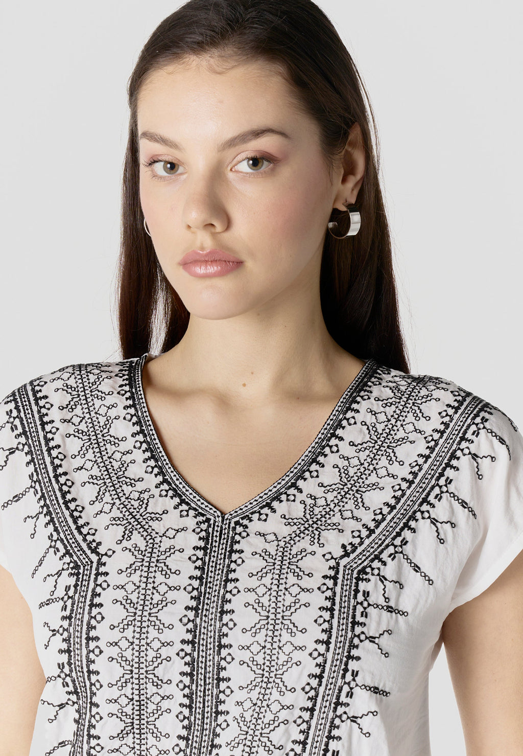 Blusa Mujer Manga Corta Bordado Escote Pico Smock – Koroshi 2612BL45