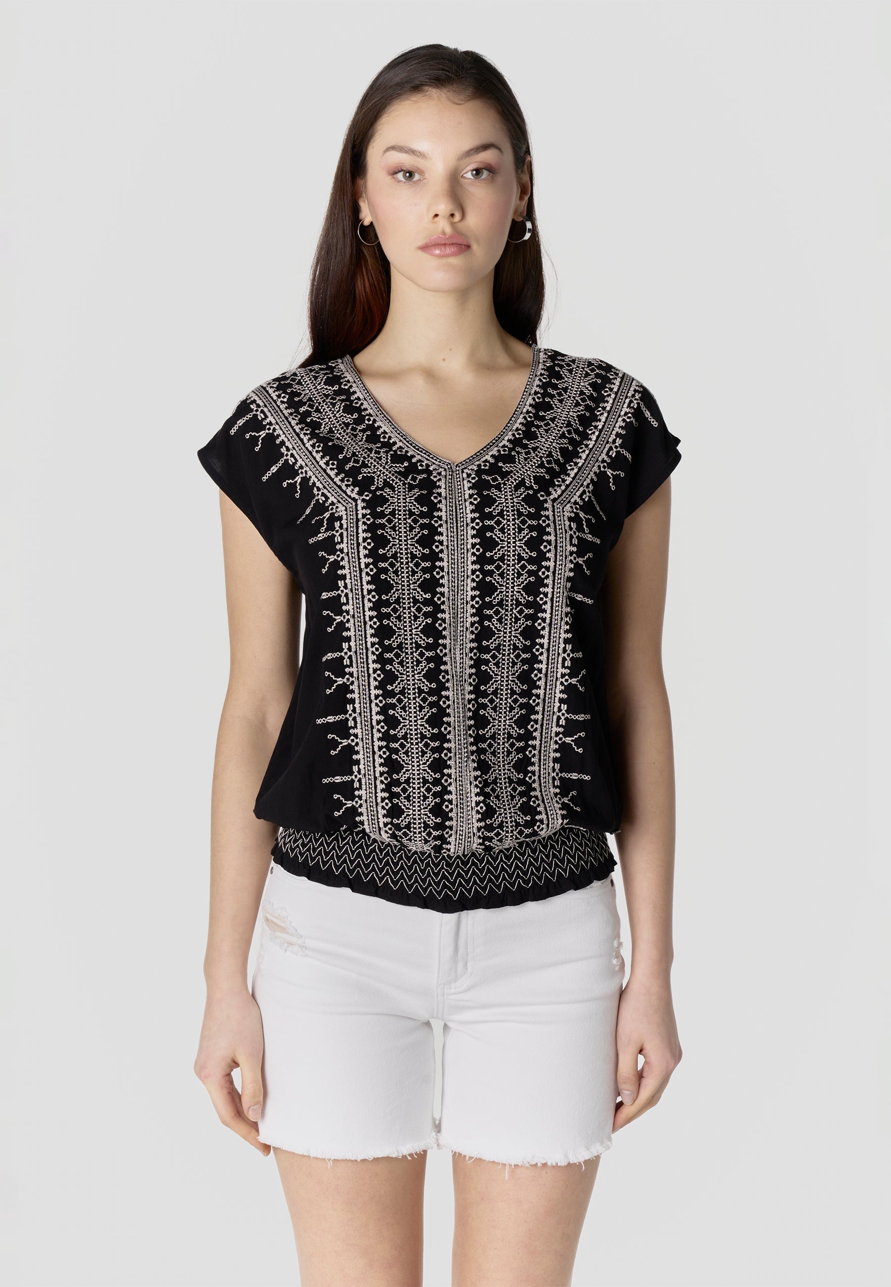 Blusa Mujer Manga Corta Bordado Escote Pico Smock – Koroshi 2612BL45
