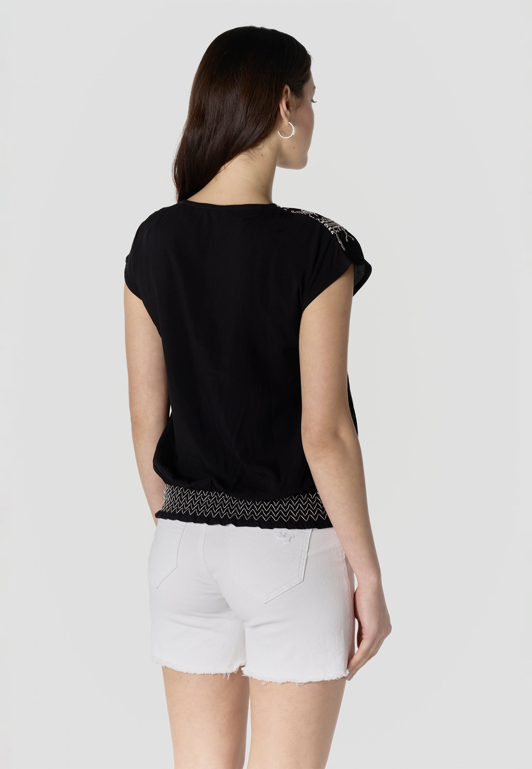 Blusa Mujer Manga Corta Bordado Escote Pico Smock – Koroshi 2612BL45