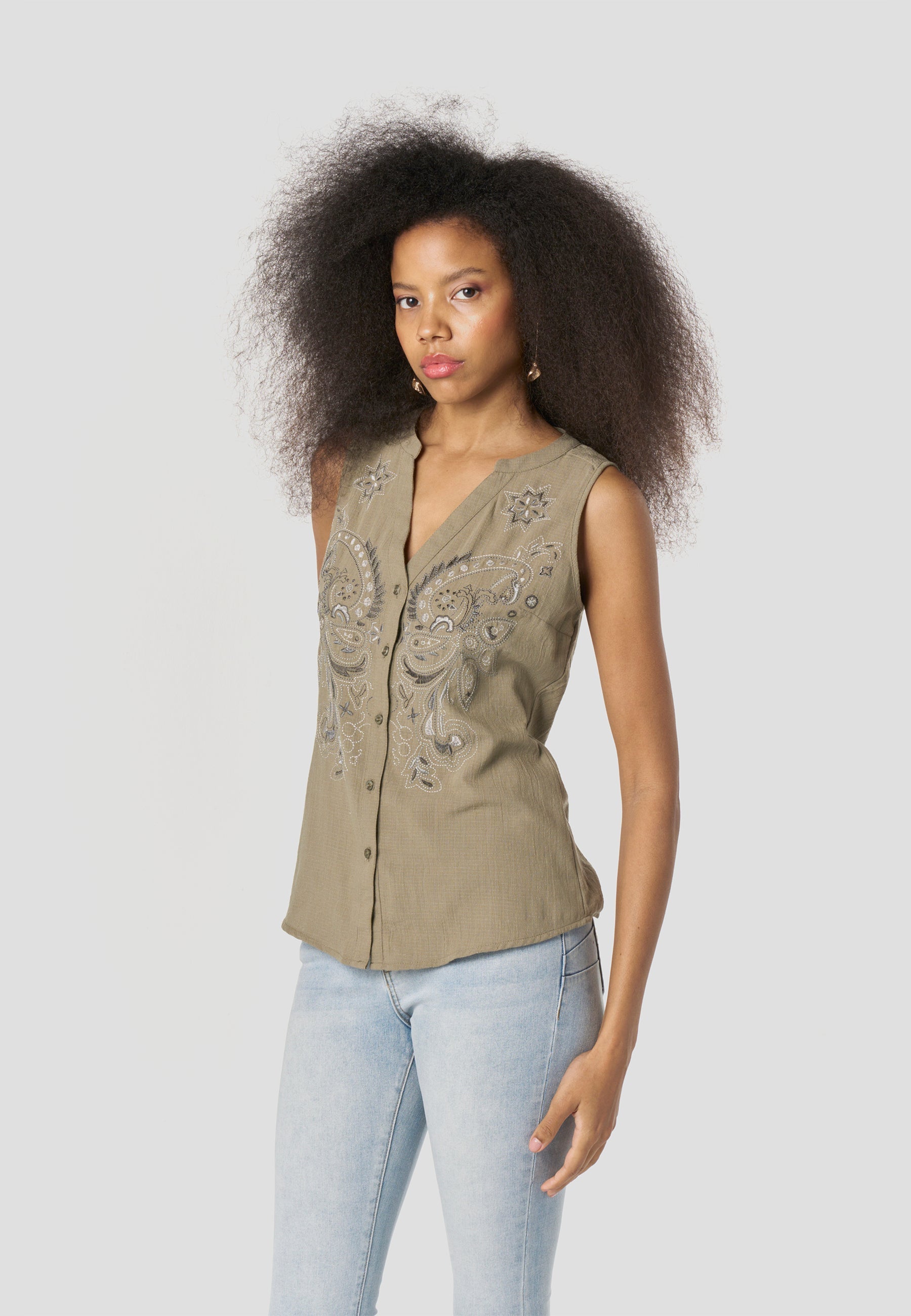 Blusa Mujer Sin Mangas Bordado Paisley Escote Pico – Koroshi 2612BL50