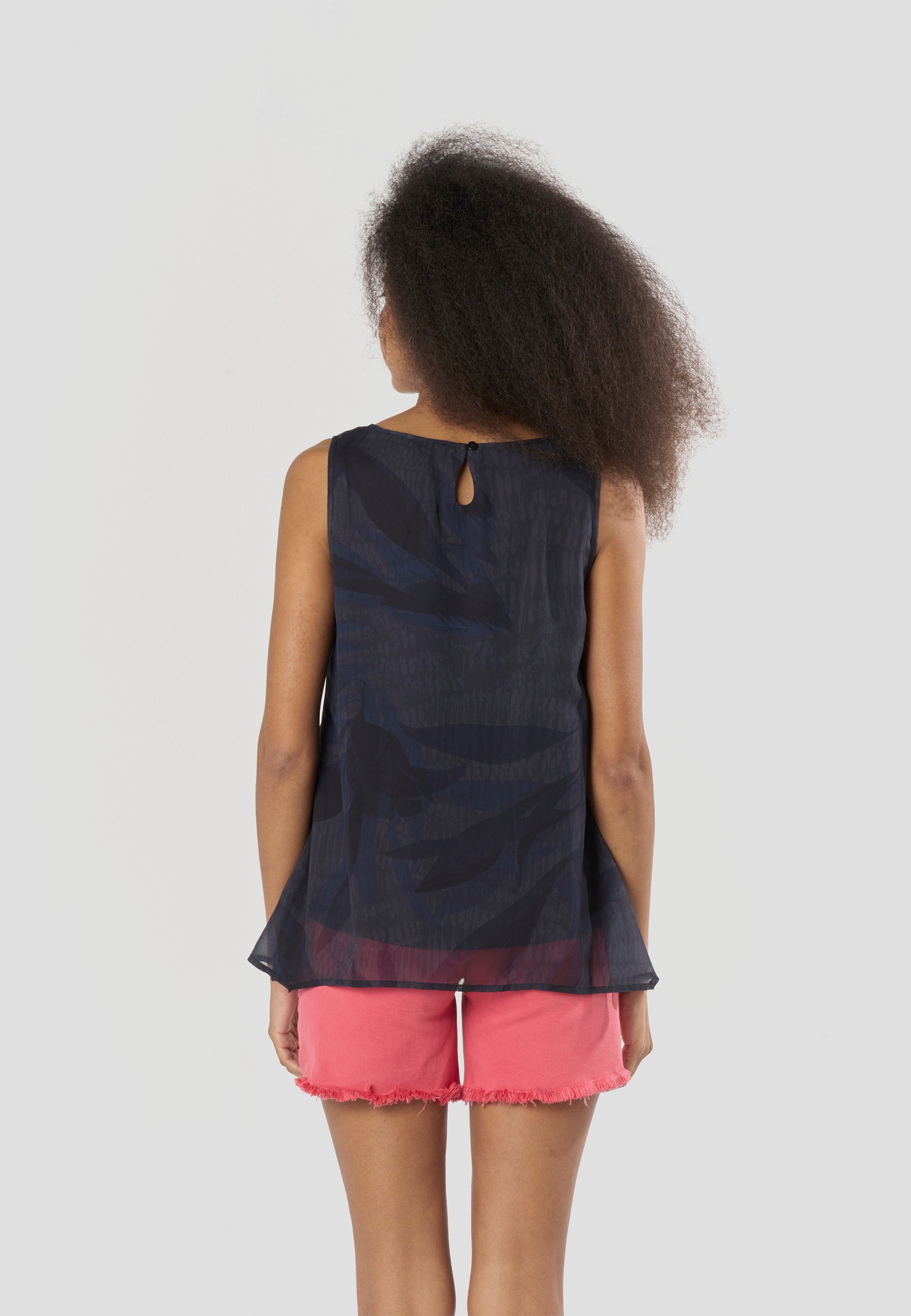 Blusa Mujer Sin Mangas Escote Redondo Estampado Floral – Koroshi Azul Marino