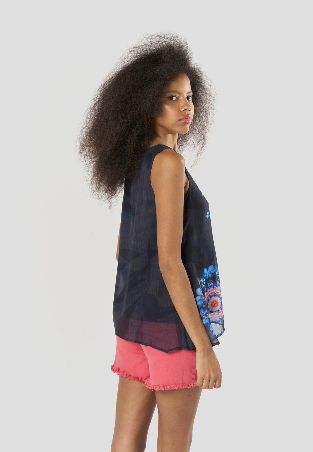 Blusa Mujer Sin Mangas Escote Redondo Estampado Floral – Koroshi Azul Marino