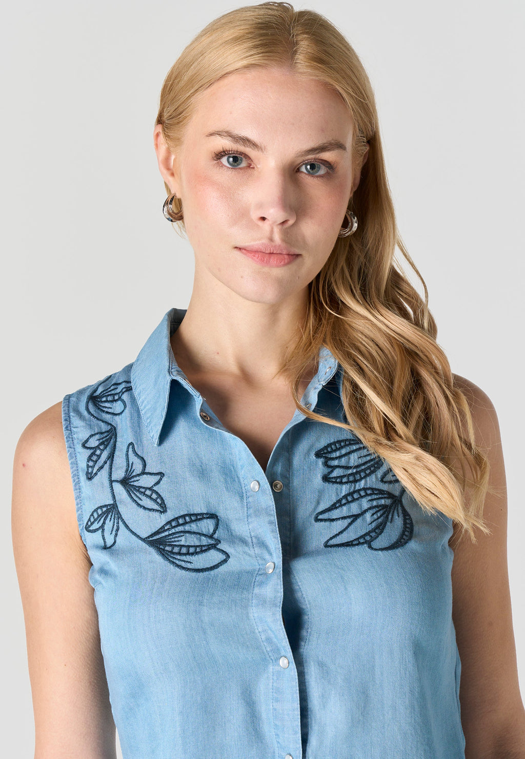 Blusa Mujer Sin Mangas Bordada Efecto Denim – Koroshi Azul
