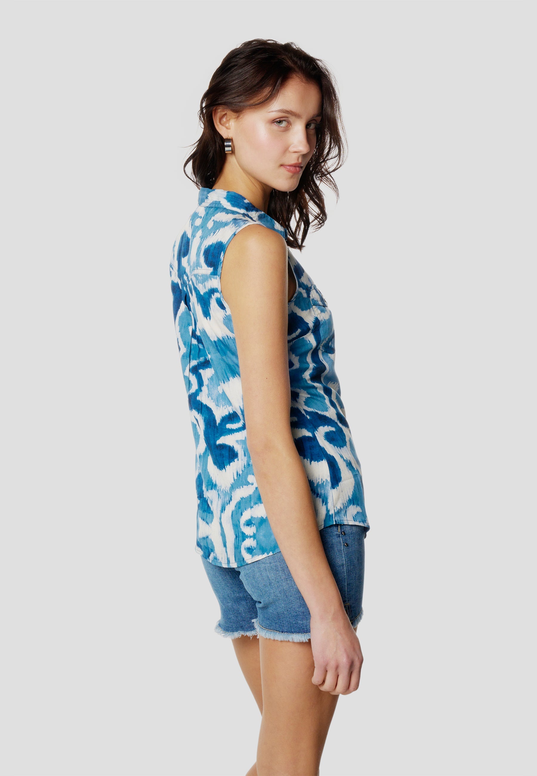 Blusa Mujer Sin Mangas Estampado Hojas Viscosa – Koroshi 2612BL78