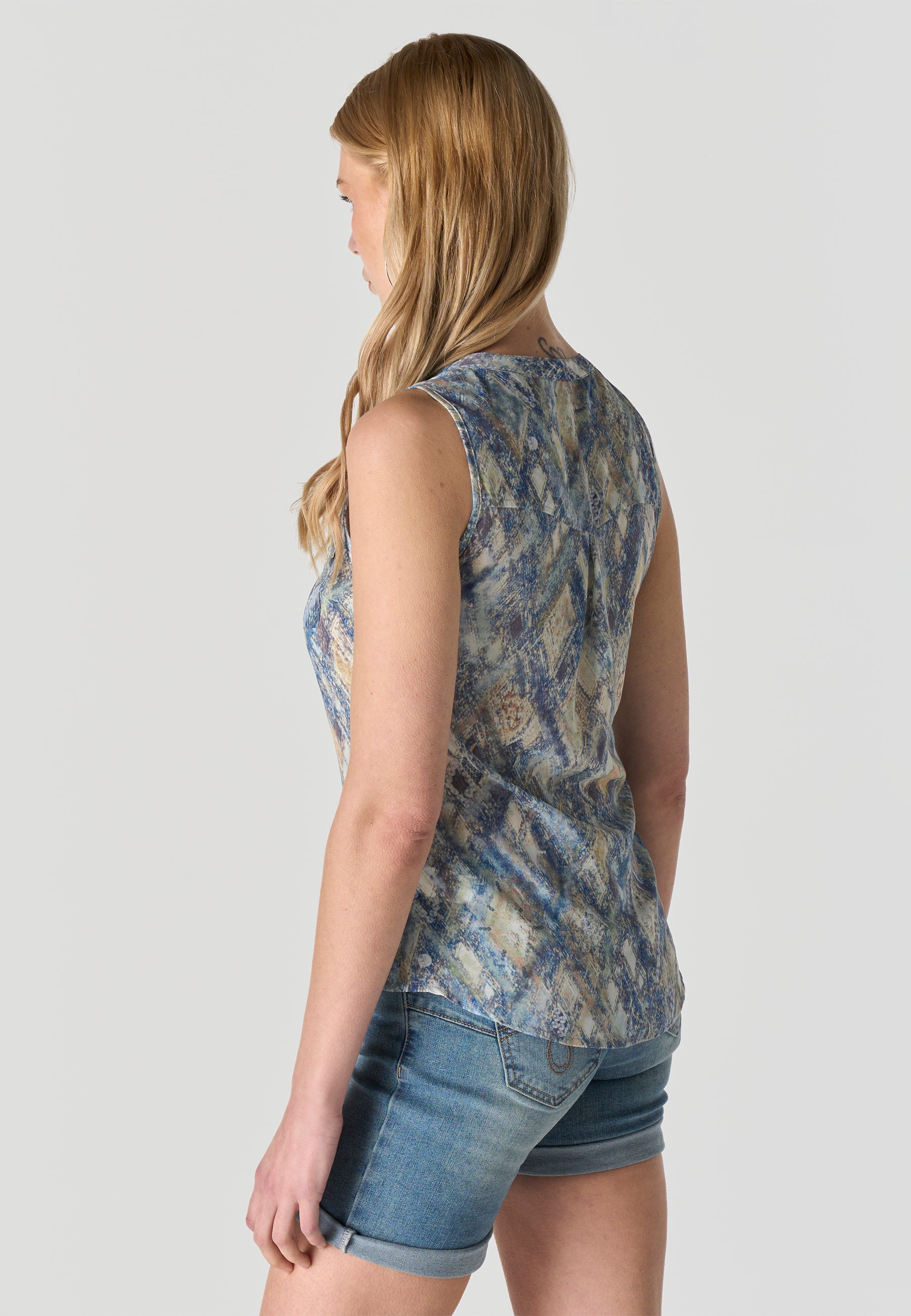 Blusa Mujer Sin Mangas Estampado Mariposa – Koroshi 2612BL81