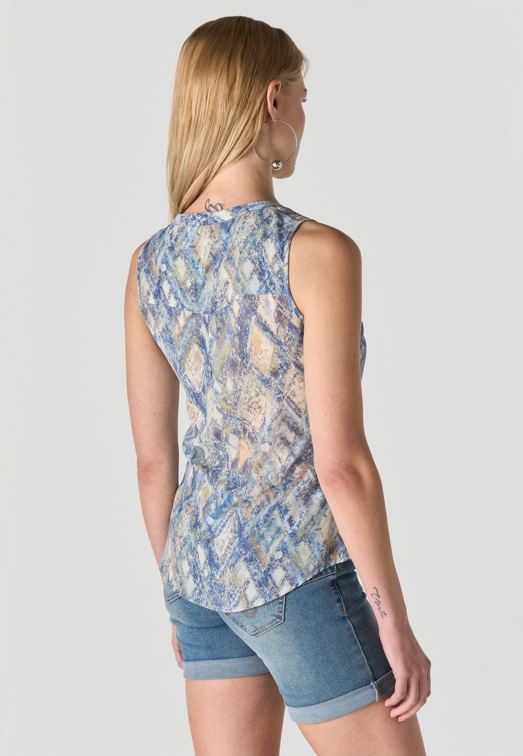Blusa Mujer Sin Mangas Estampado Mariposa – Koroshi 2612BL81