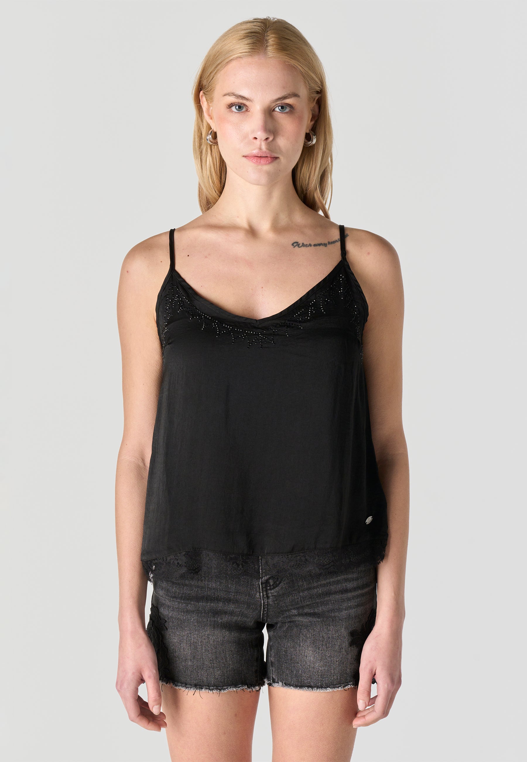 Blusa Mujer Tirantes Satén Drapeada – Koroshi Negro
