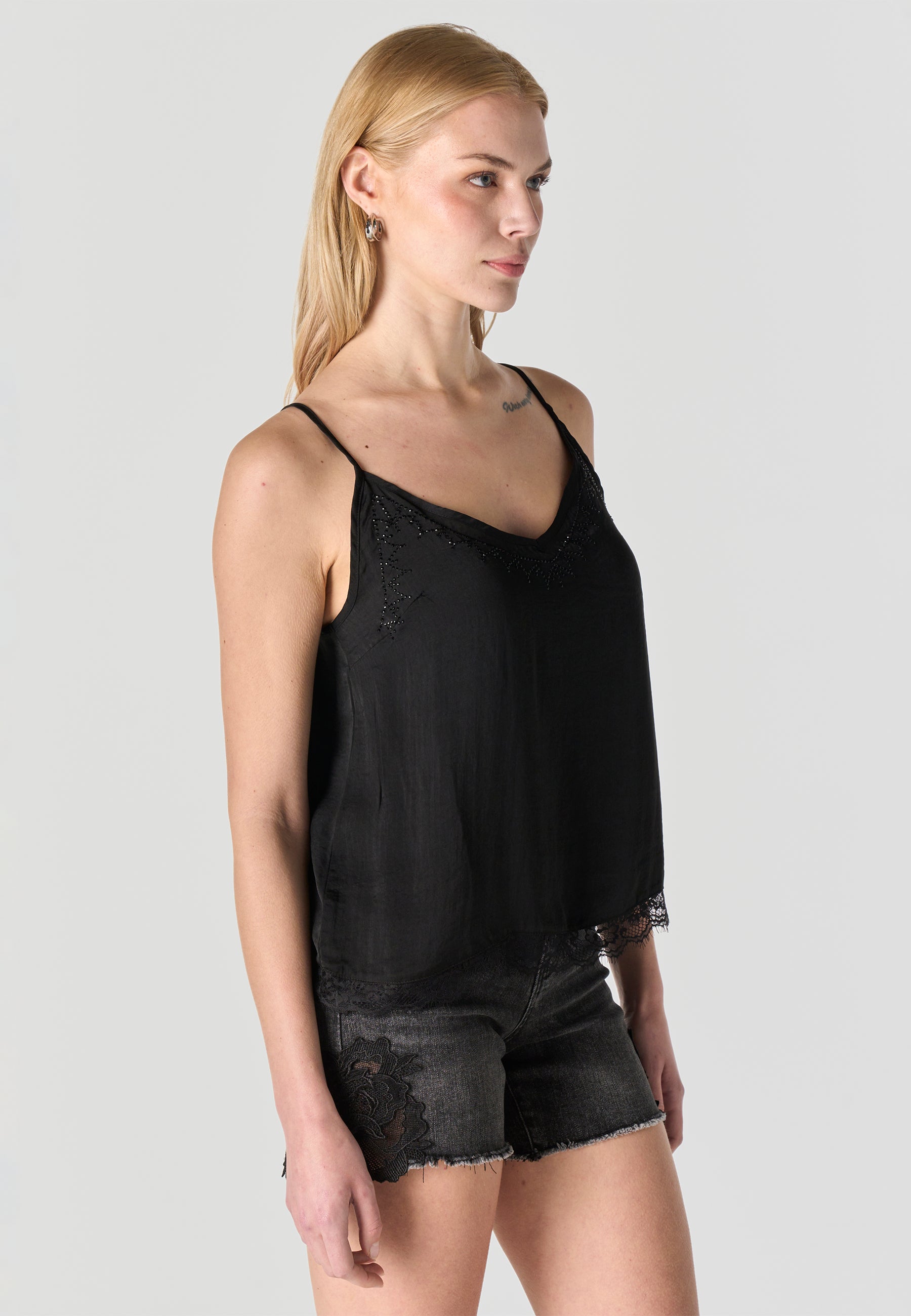 Blusa Mujer Tirantes Satén Drapeada – Koroshi Negro