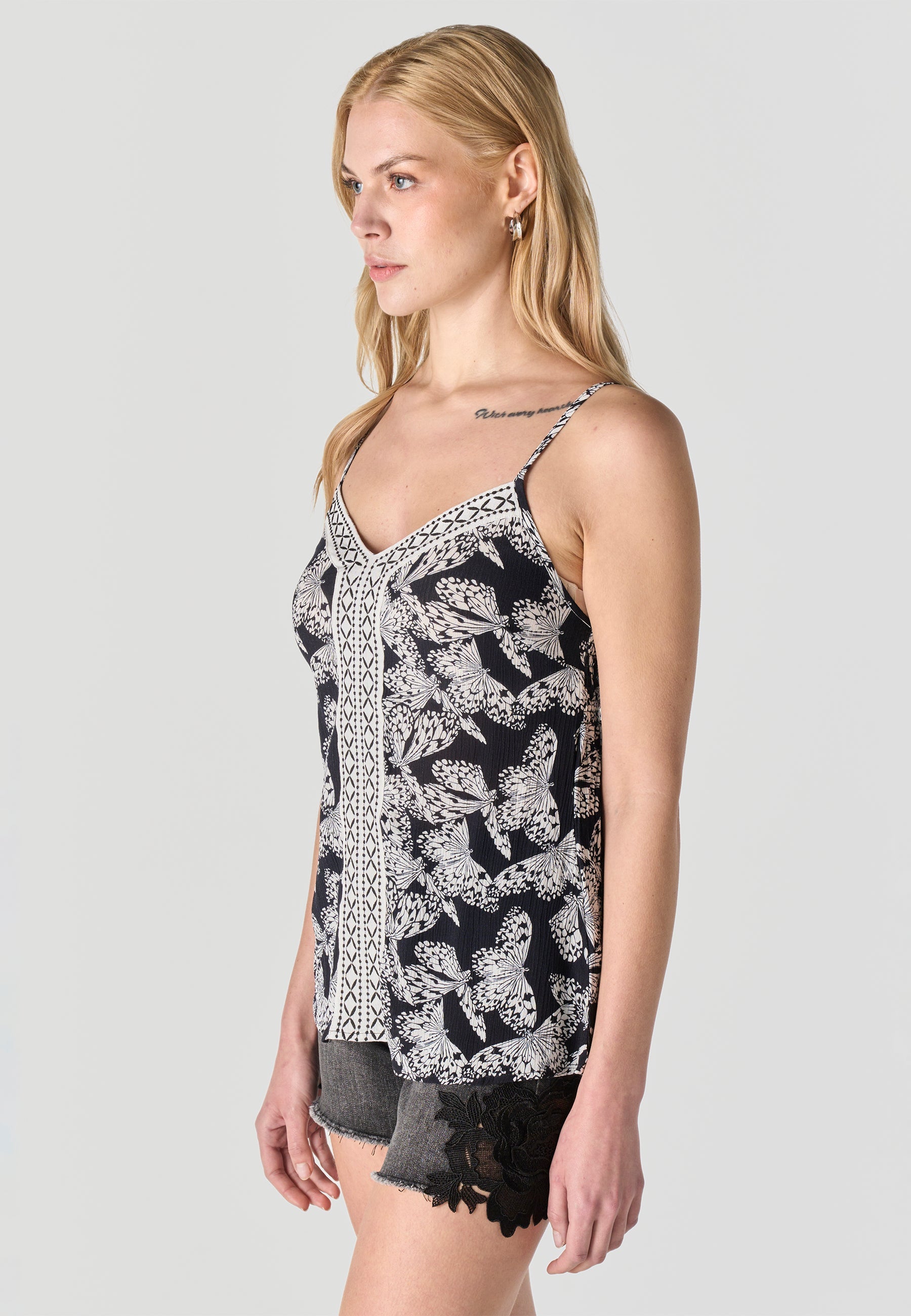 Blusa Mujer Tirantes Estampado Mariposa – Koroshi Negro