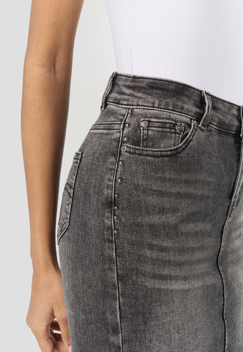 Falda Mujer Corta Vaquera Tachas – Koroshi Negra