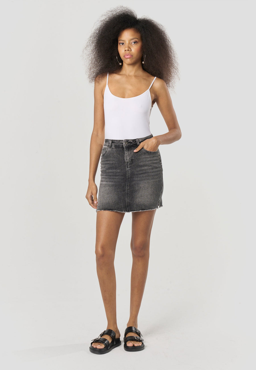 Falda Mujer Corta Vaquera Tachas – Koroshi Negra