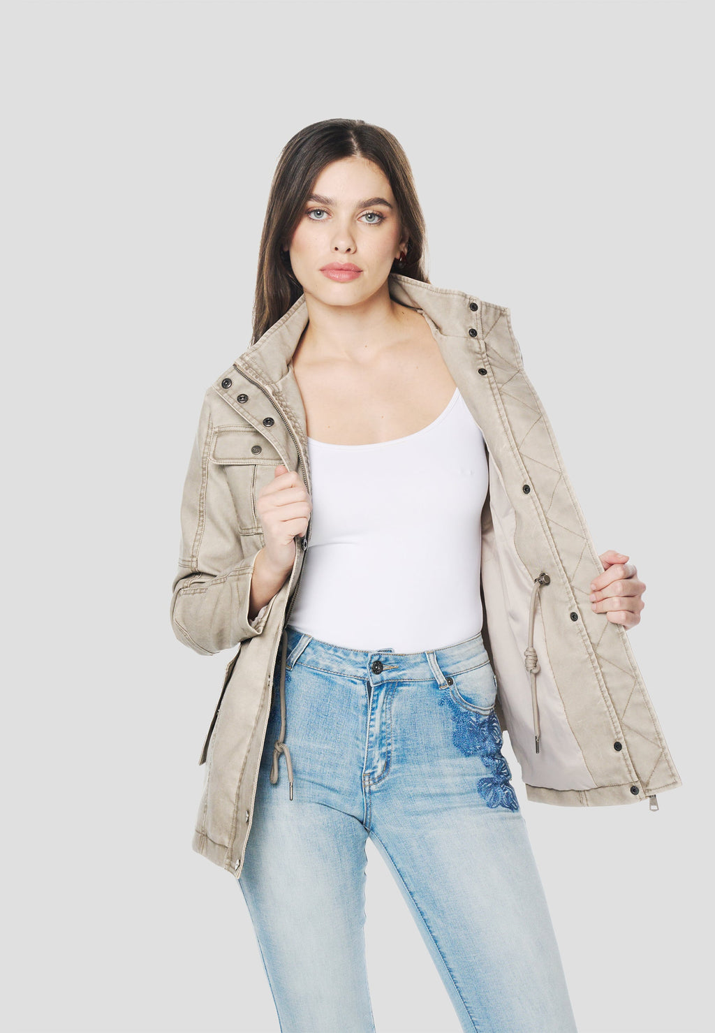 Chaqueta Parka Mujer Cuello Alto Cintura Ajustable – Koroshi Gris