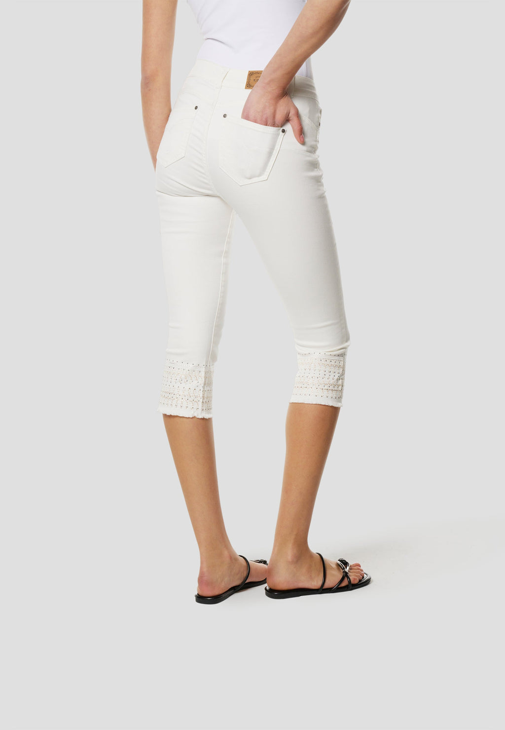 Pantalón Pirata Mujer Bajo Bordado Cintura Media – Koroshi Blanco