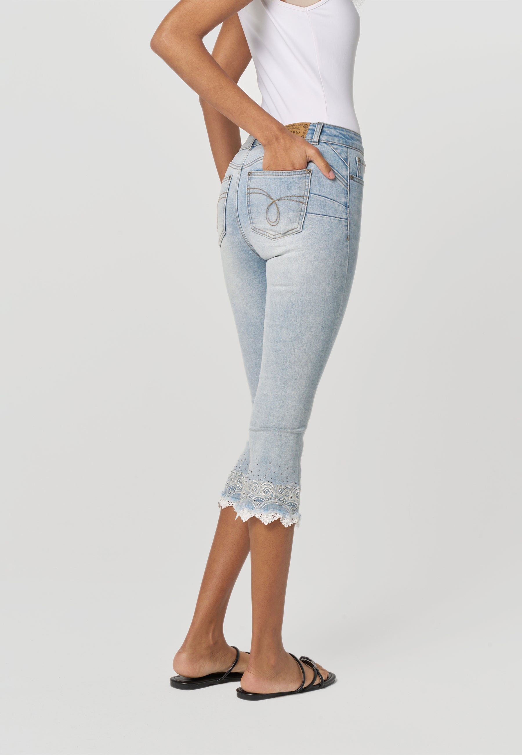 Pantalón Pirata Push Up Mujer Denim Bajo Encaje – Koroshi Azul Claro