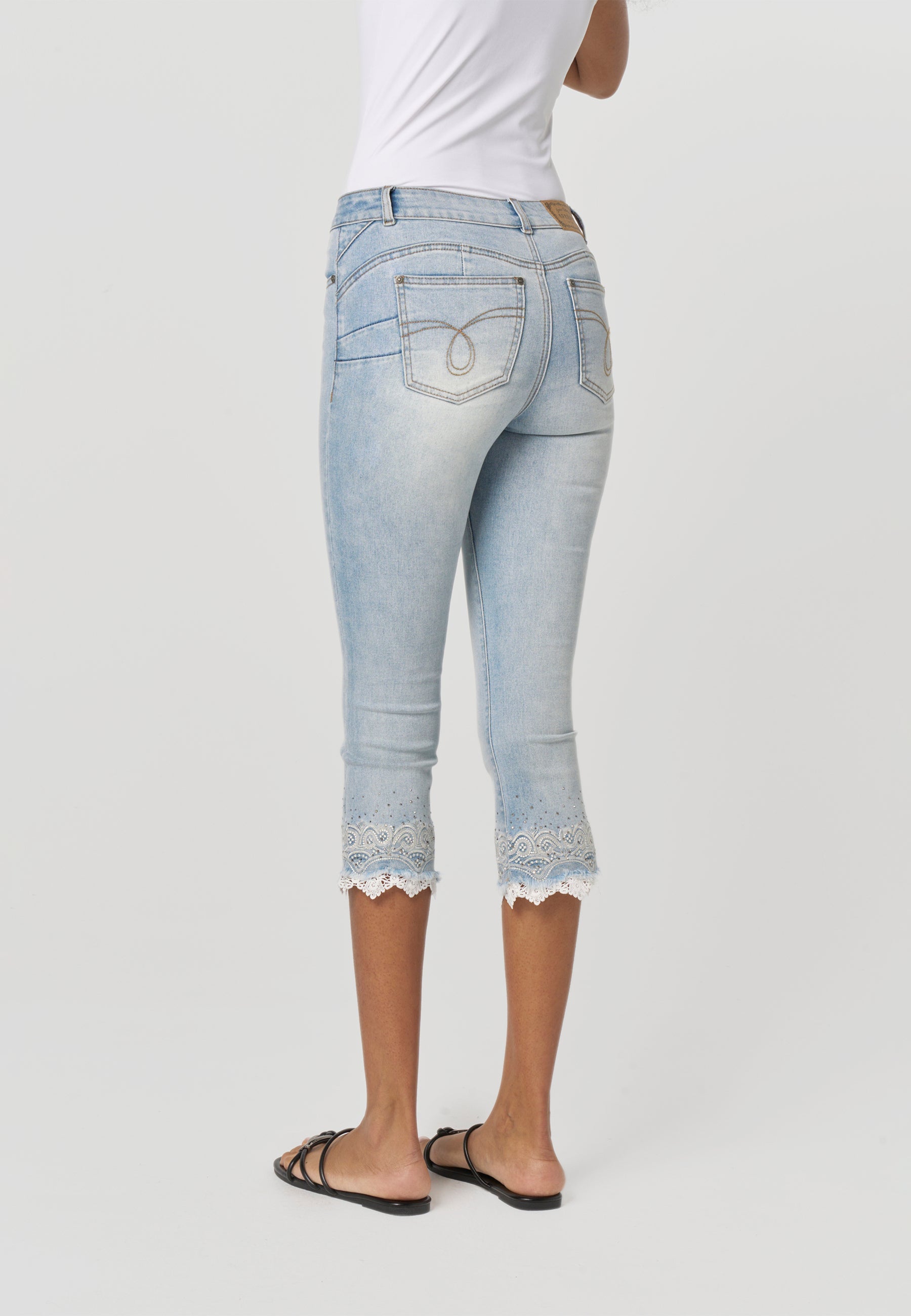 Pantalón Pirata Push Up Mujer Denim Bajo Encaje – Koroshi Azul Claro
