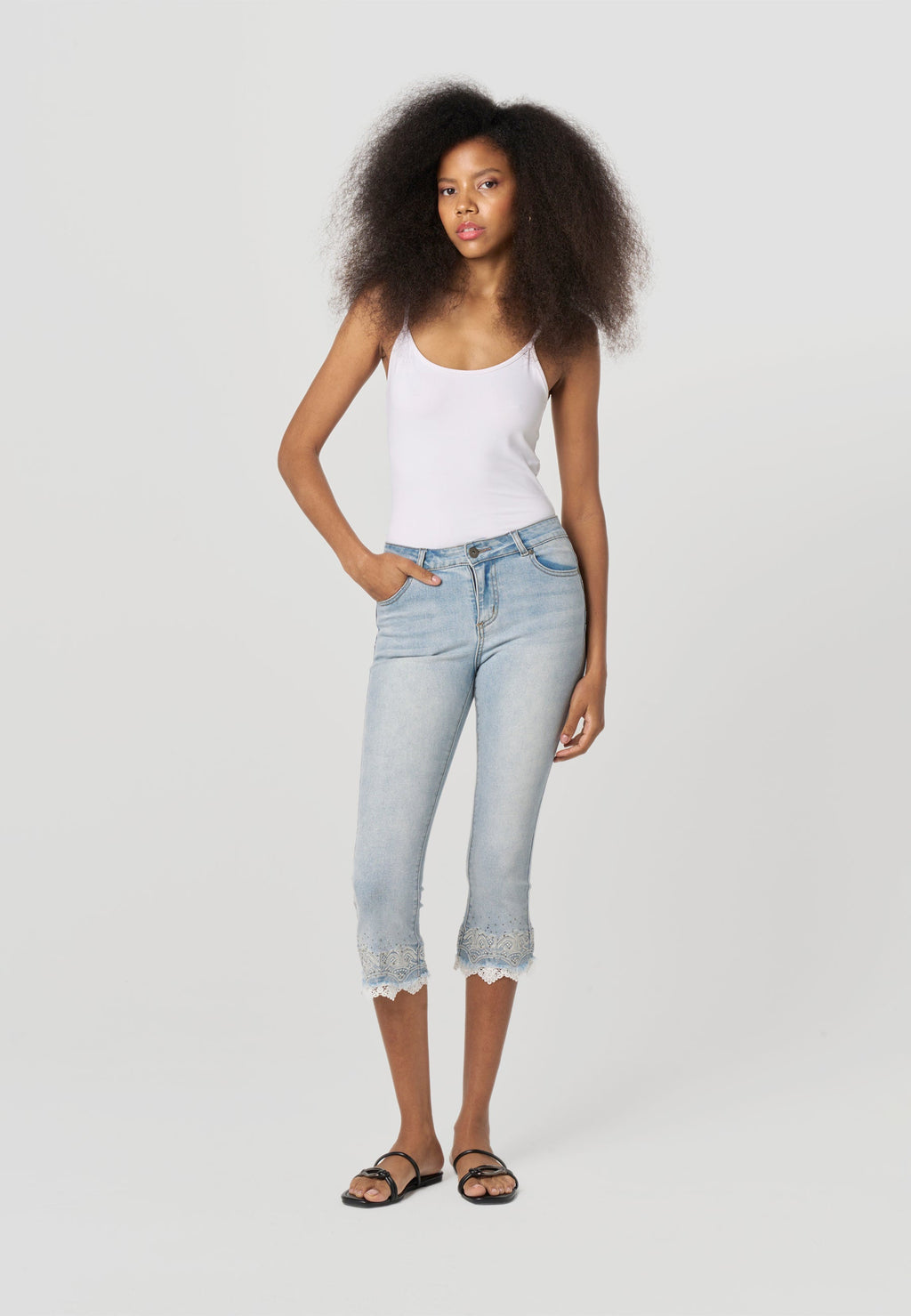 Pantalón Pirata Push Up Mujer Denim Bajo Encaje – Koroshi Azul Claro