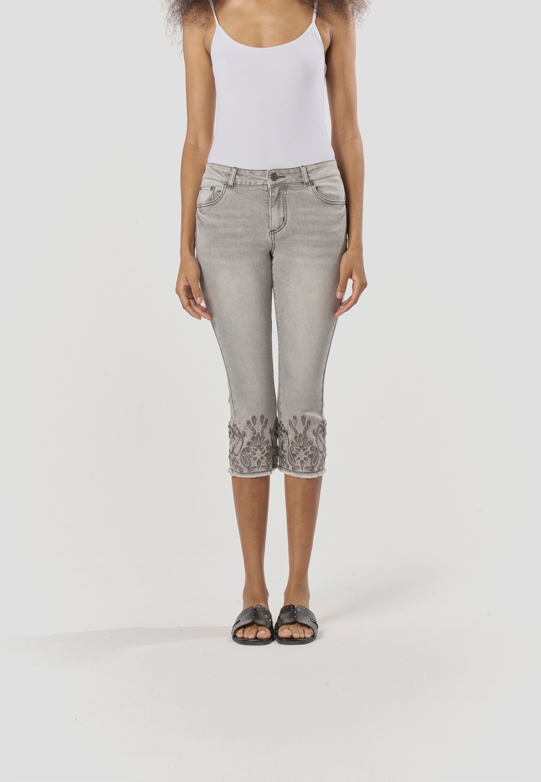 Pantalón Pirata Mujer Push-Up Bordado – Koroshi Negro