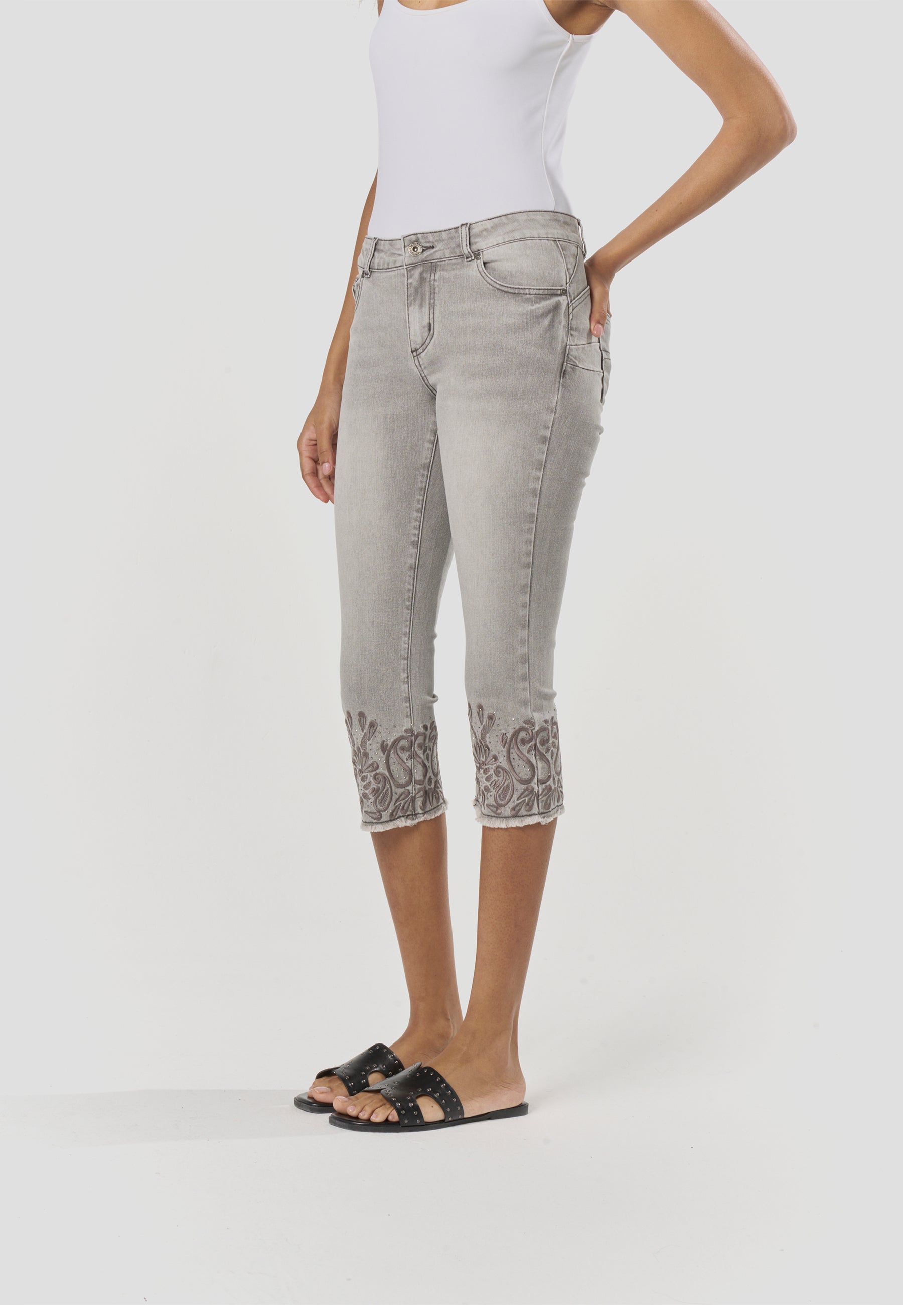 Pantalón Pirata Mujer Push-Up Bordado – Koroshi Negro