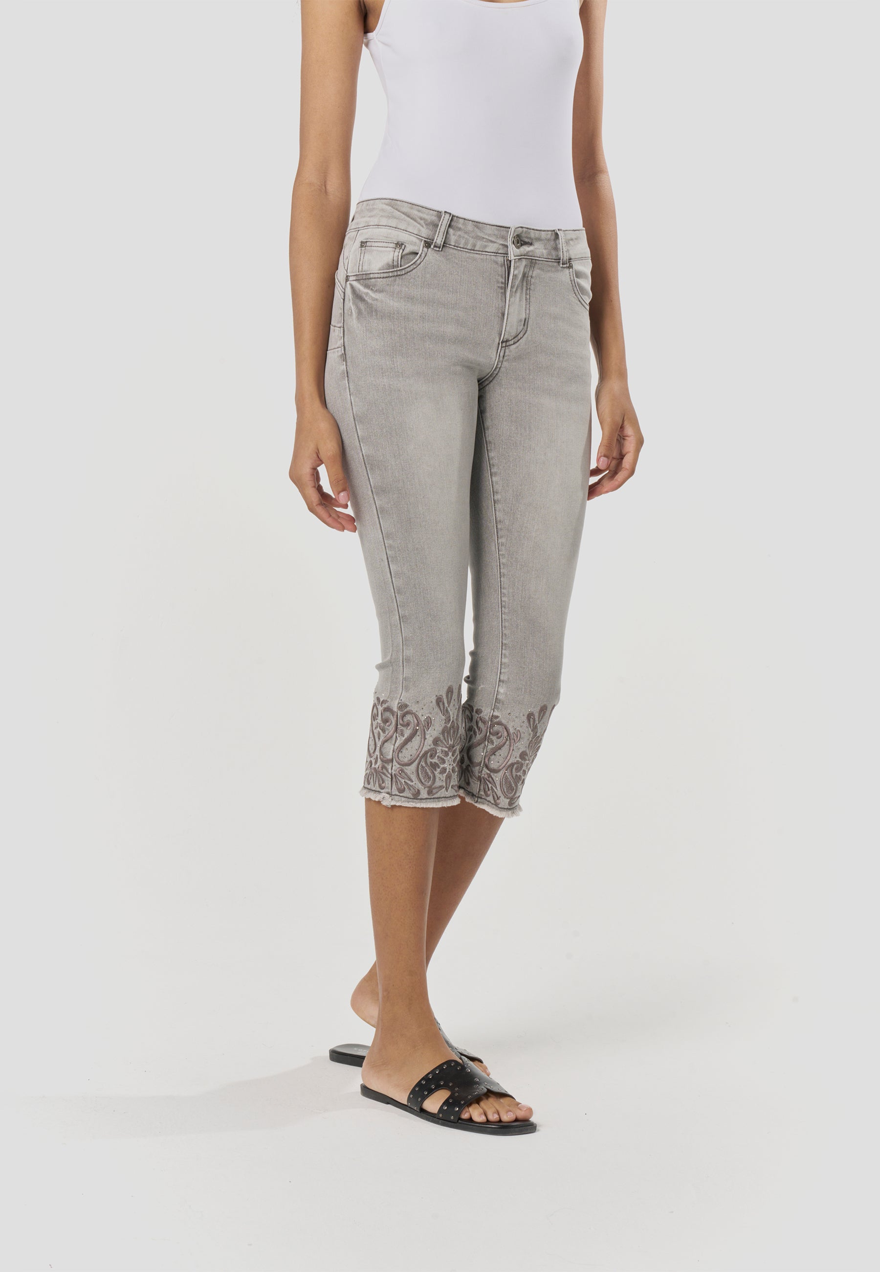Pantalón Pirata Mujer Push-Up Bordado – Koroshi Negro