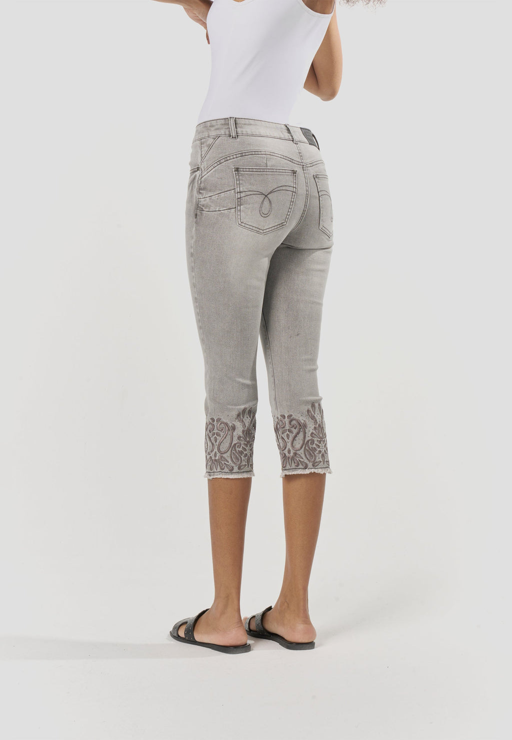 Pantalón Pirata Mujer Push-Up Bordado – Koroshi Negro