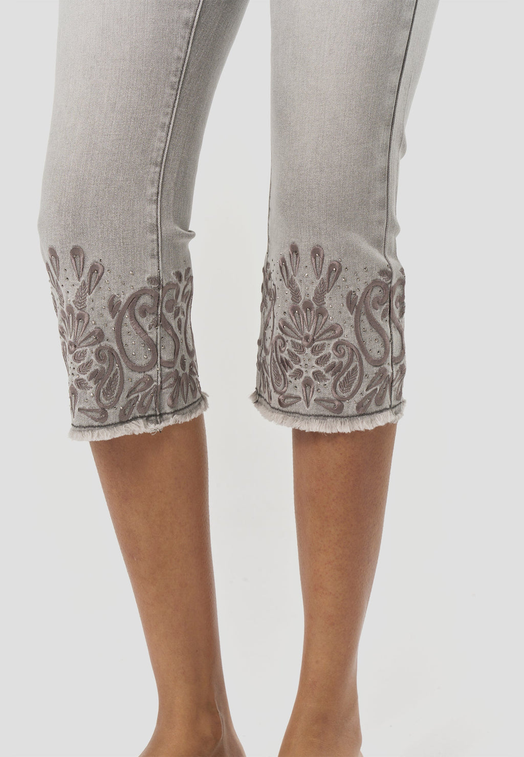Pantalón Pirata Mujer Push-Up Bordado – Koroshi Negro