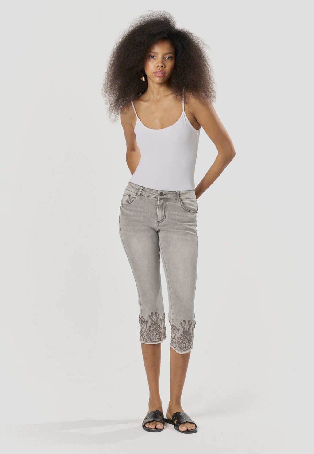 Pantalón Pirata Mujer Push-Up Bordado – Koroshi Negro