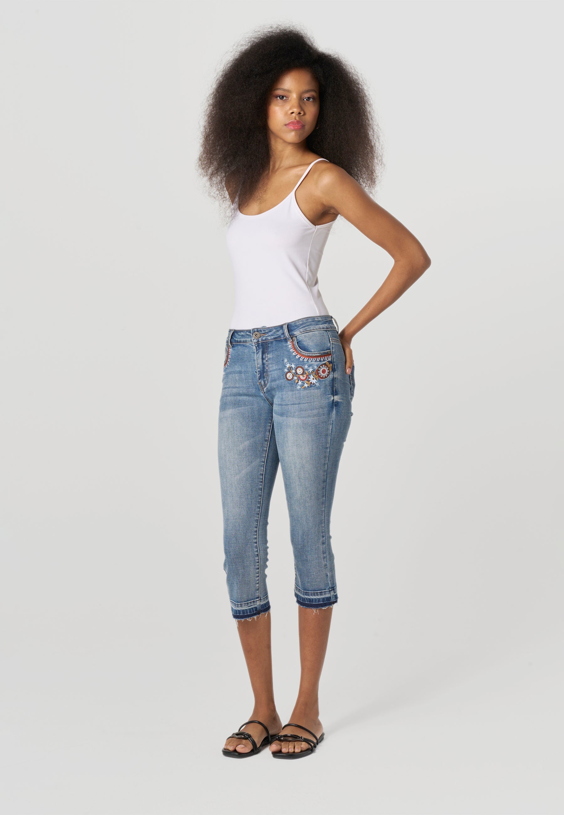 Pantalón Pirata Mujer Bordado – Koroshi Azul Medio