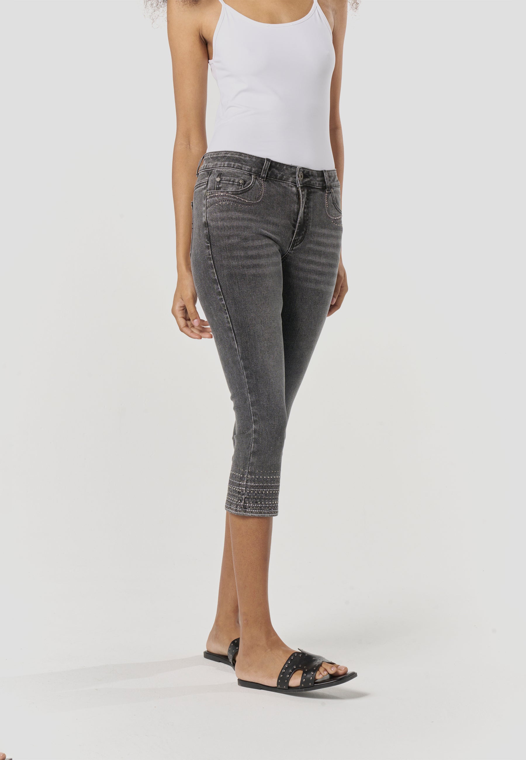 Pantalón Pirata Mujer Vaquero Bordado – Koroshi Negro