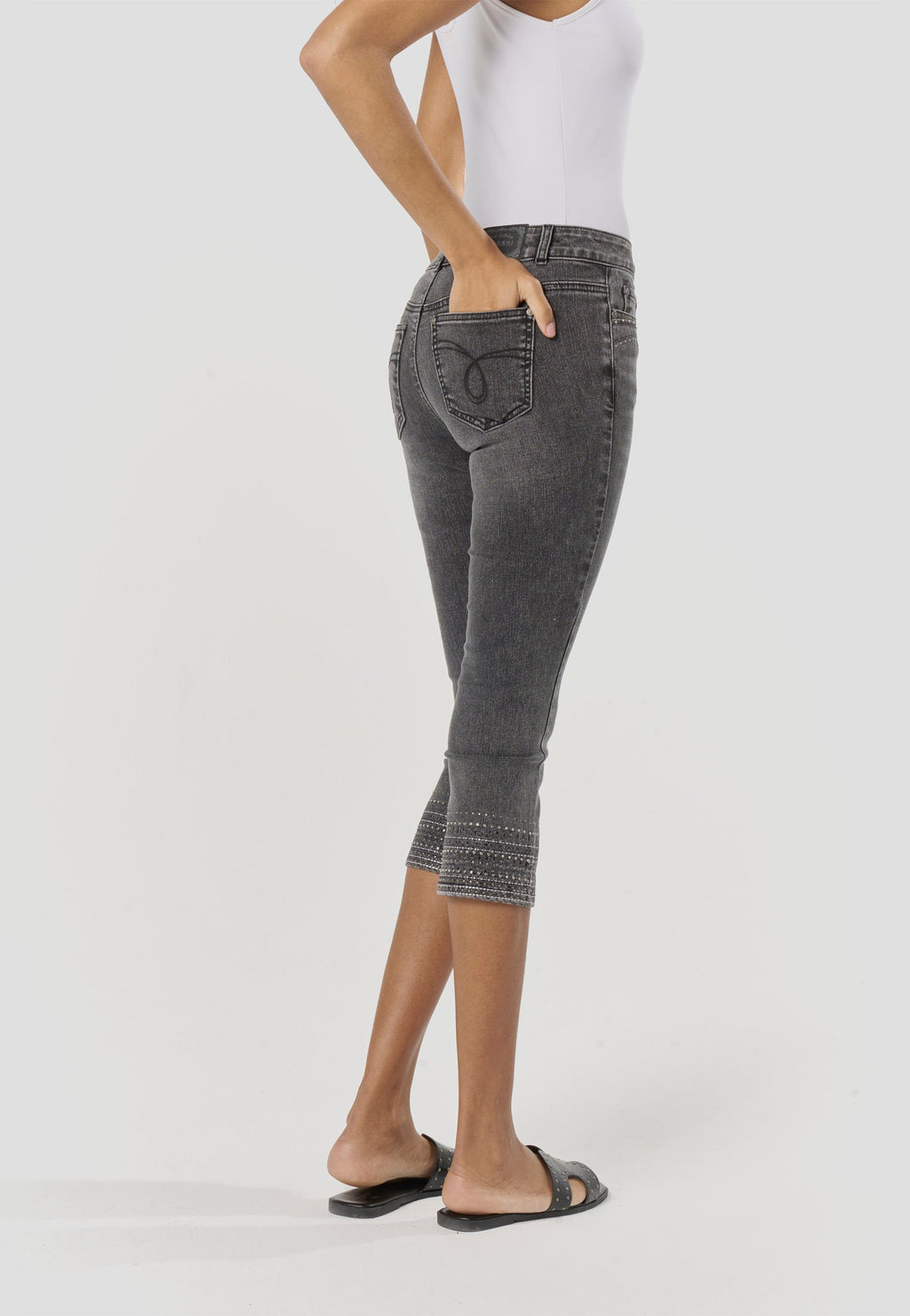 Pantalón Pirata Mujer Vaquero Bordado – Koroshi Negro