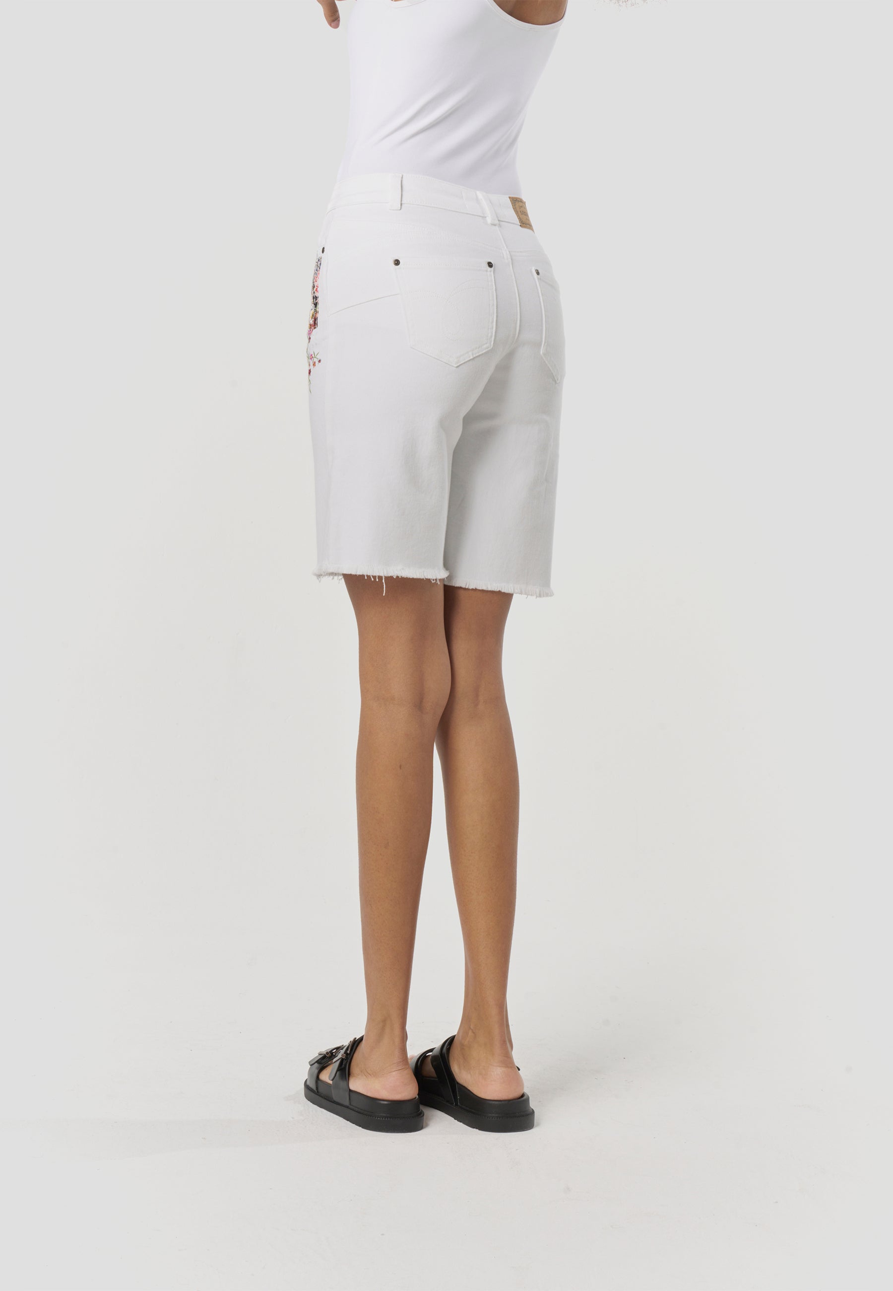 Bermuda Mujer Vaquera Patchwork Floral – Koroshi Blanca