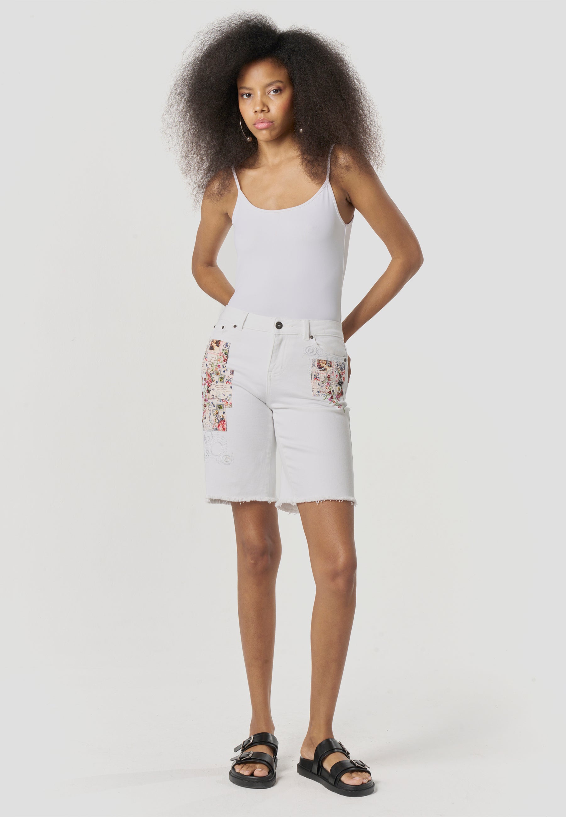 Bermuda Mujer Vaquera Patchwork Floral – Koroshi Blanca