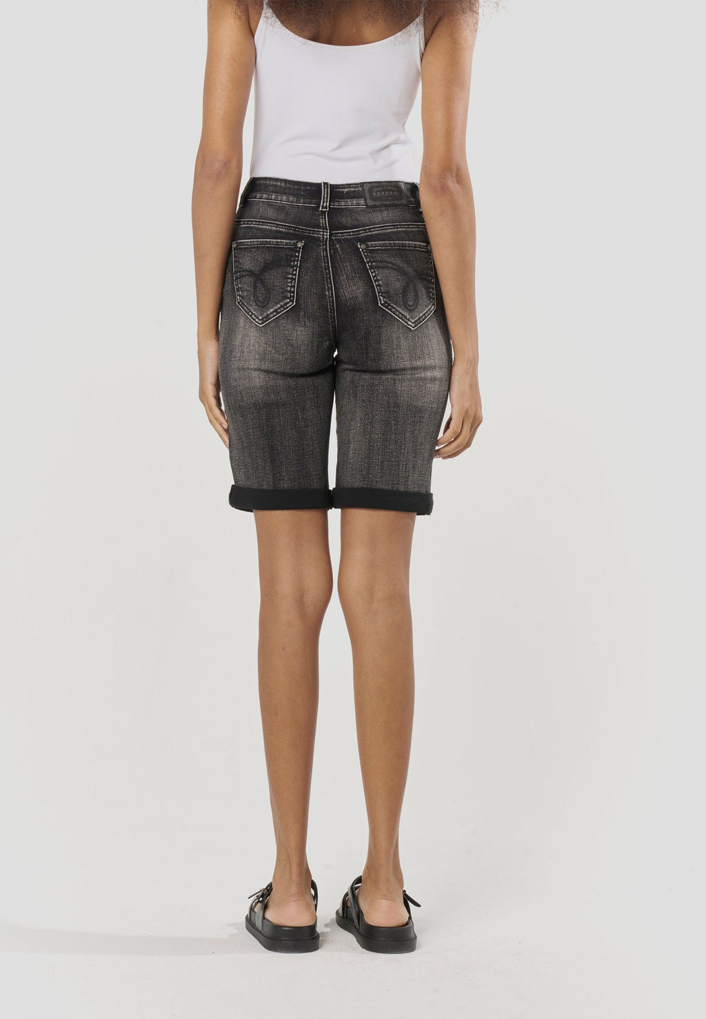 Bermuda Mujer Vaquera Slim Bordada color Negro Koroshi