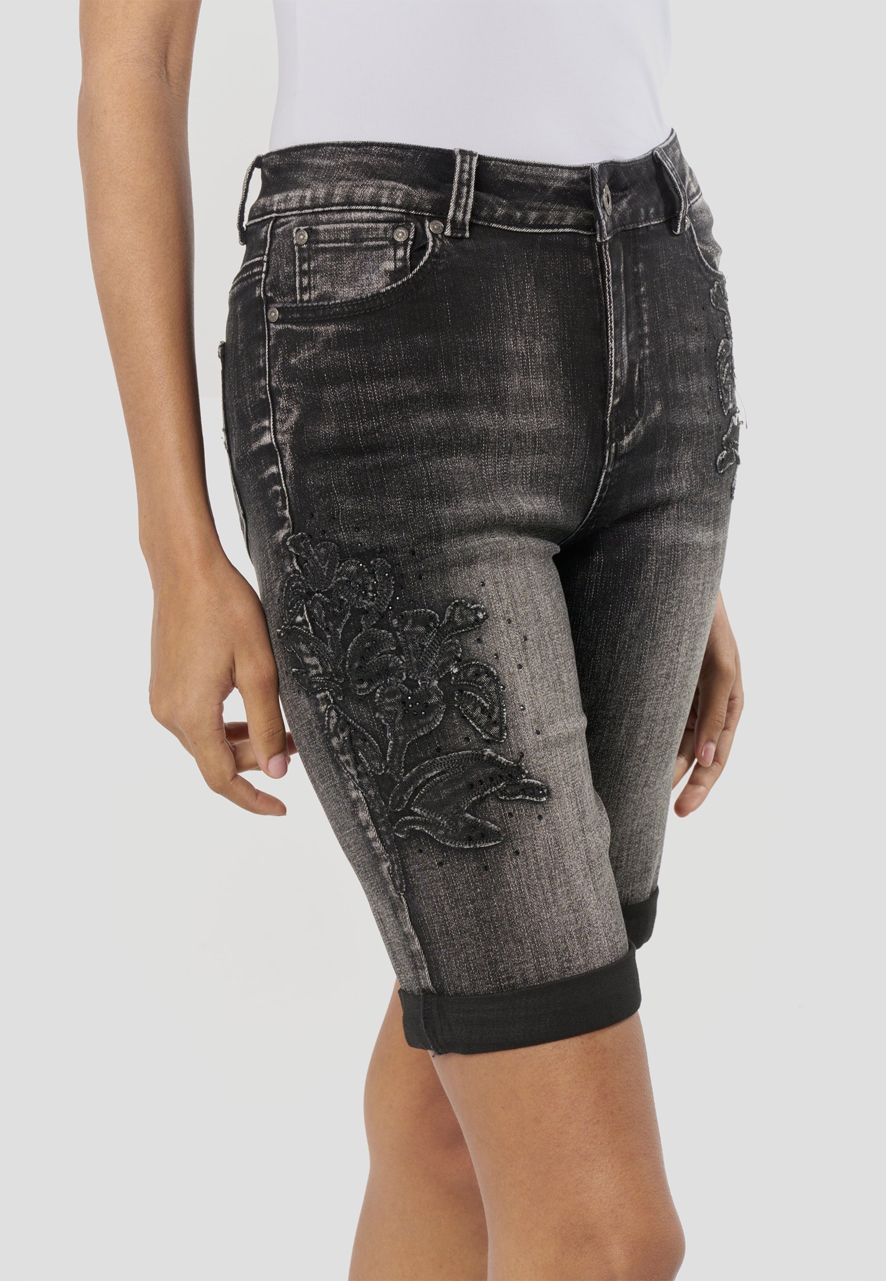 Bermuda Mujer Vaquera Slim Bordada color Negro Koroshi