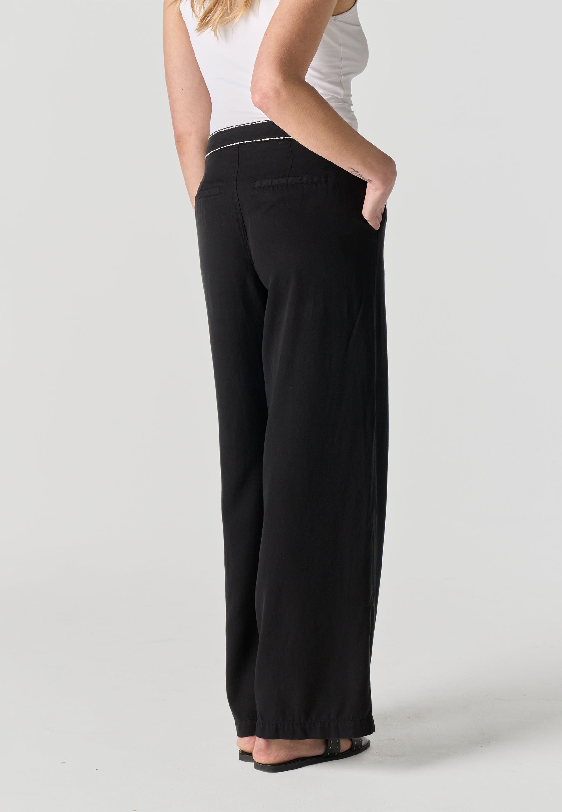 Pantalón Fluido Mujer Lyocell Tiro Medio – Koroshi Negro