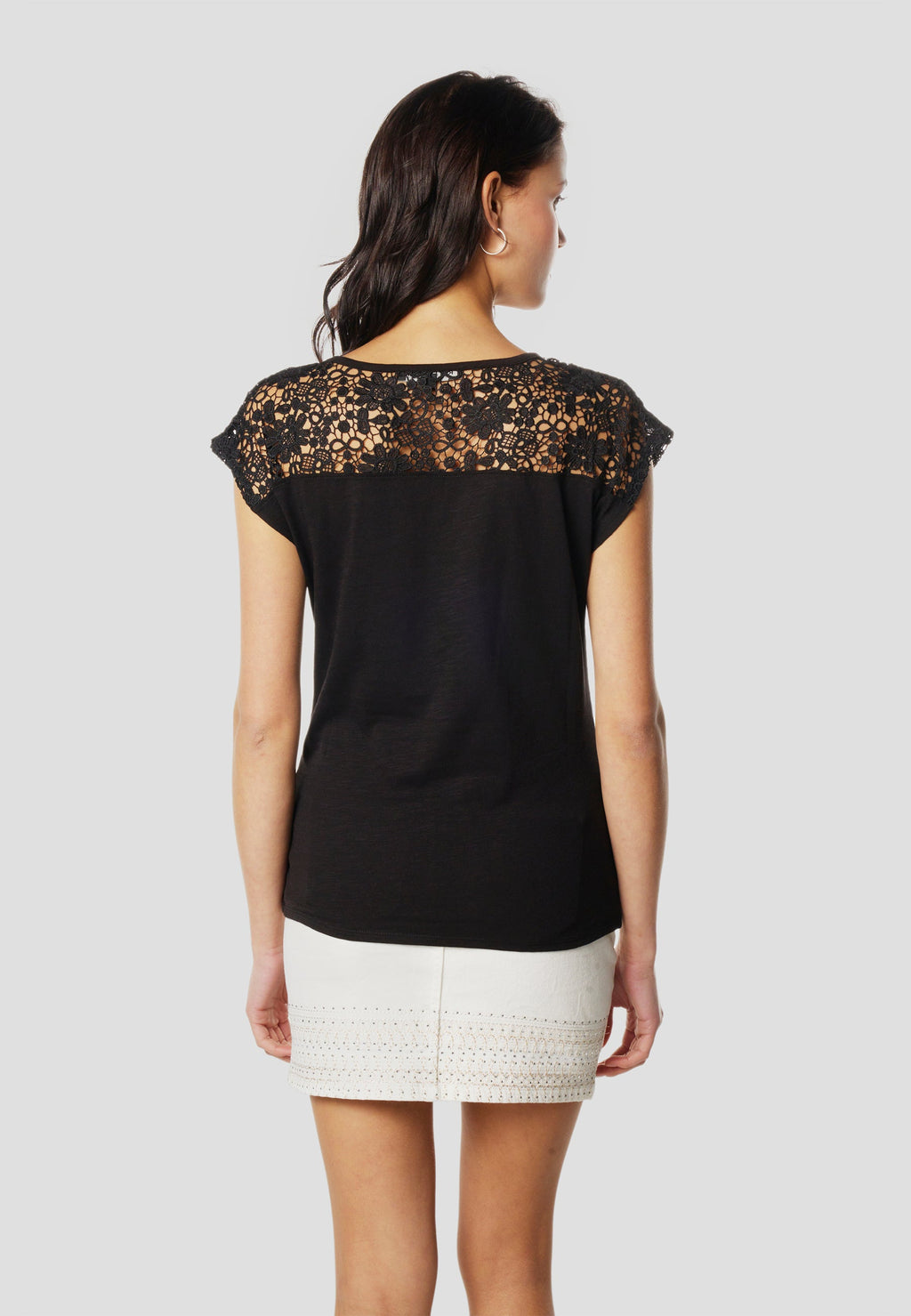 Camiseta Mujer Manga Corta Blonda – Koroshi Negra