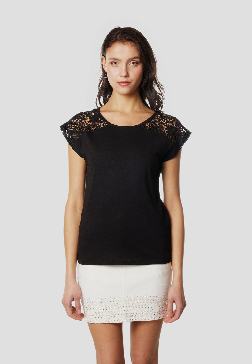 Camiseta Mujer Manga Corta Blonda – Koroshi Negra