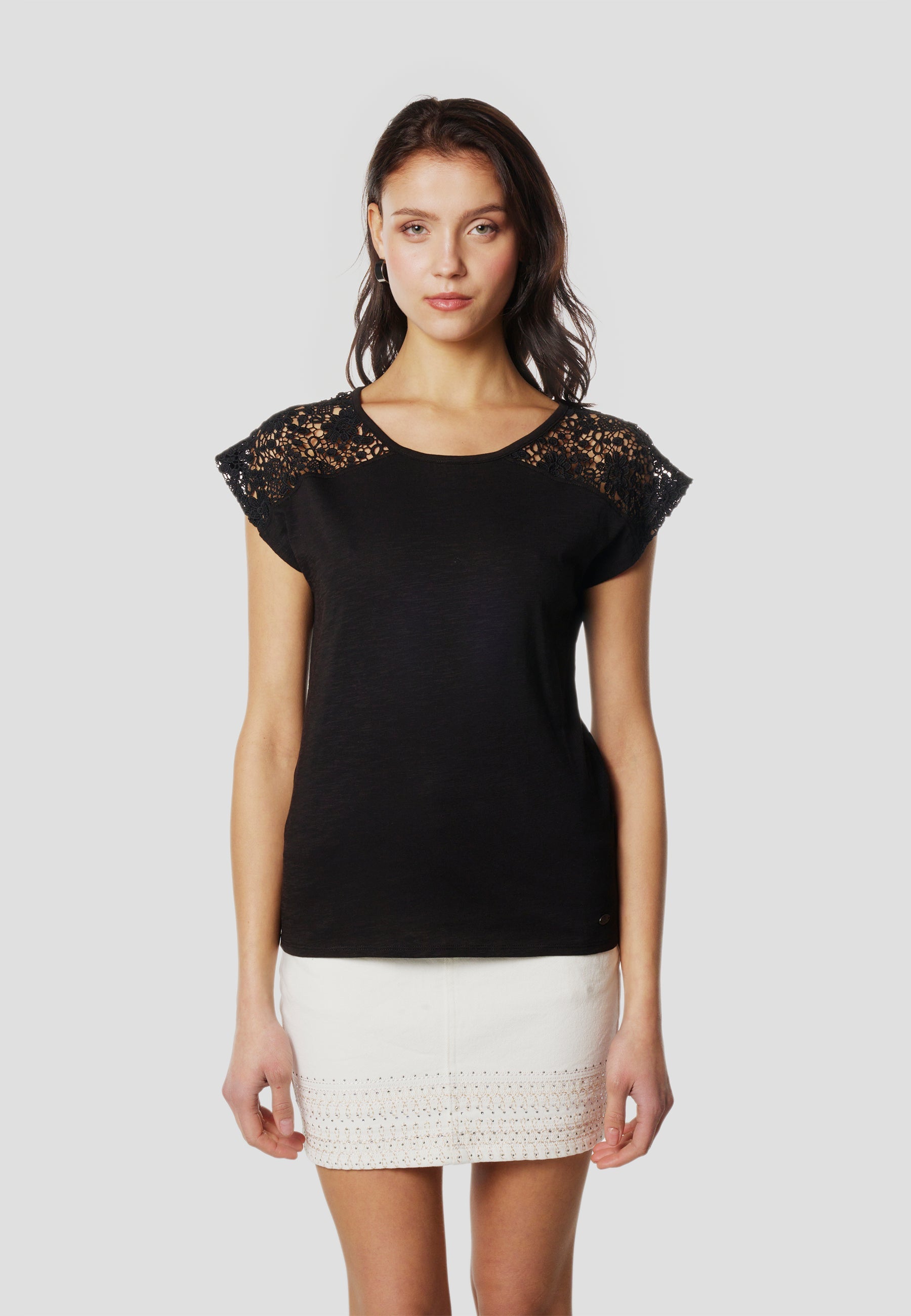 Camiseta Mujer Manga Corta Blonda – Koroshi Negra