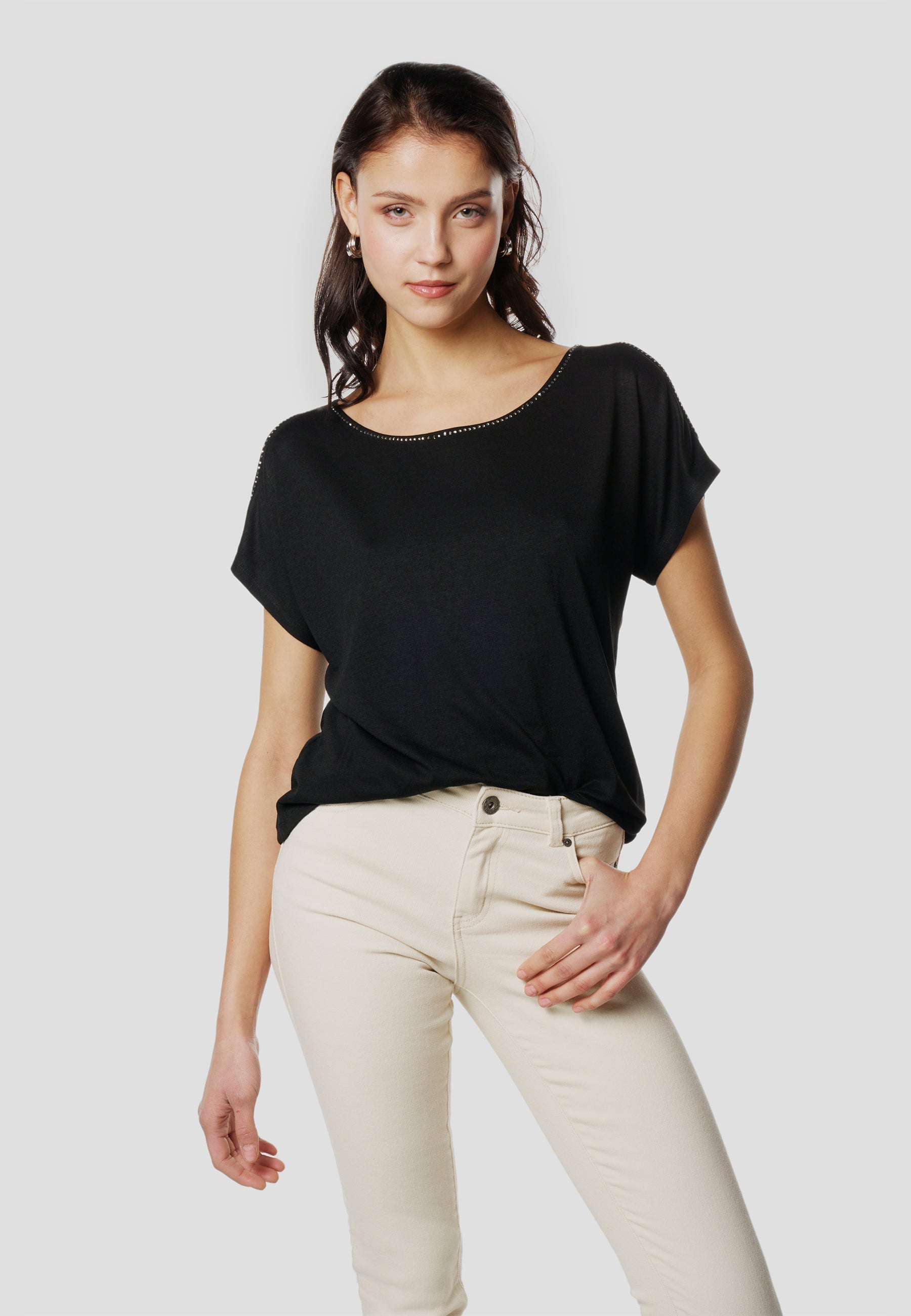 Camiseta Mujer Manga Corta Escote con Pedrería y Abertura – Koroshi 2612TP05