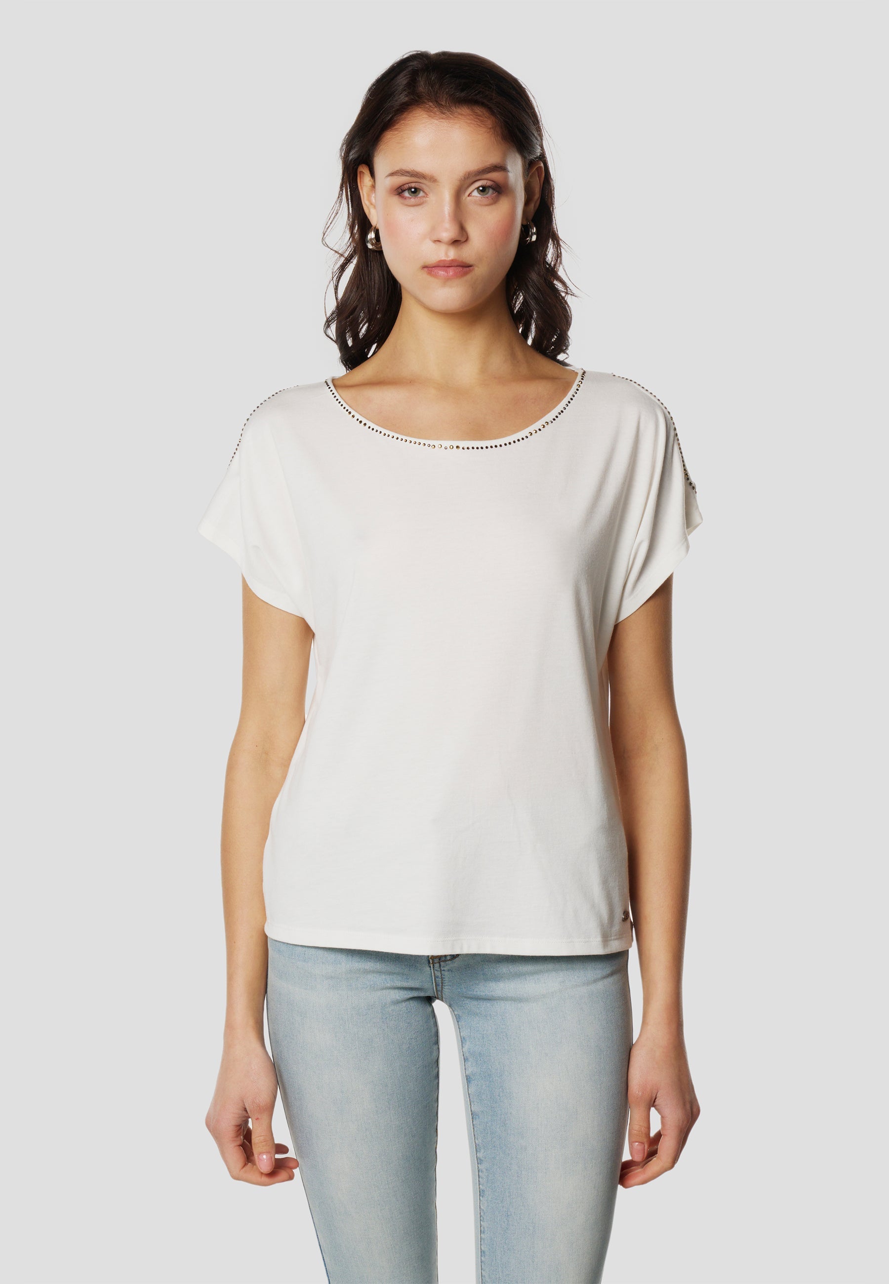 Camiseta Mujer Manga Corta Escote con Pedrería y Abertura – Koroshi 2612TP05
