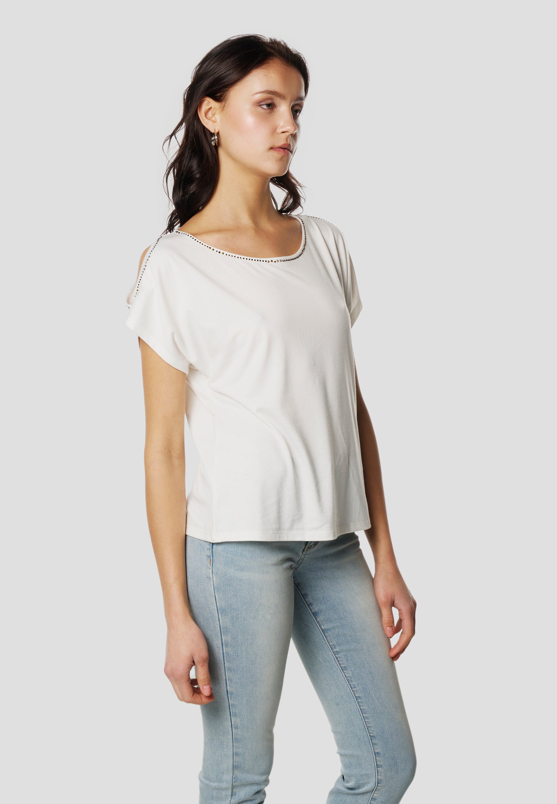 Camiseta Mujer Manga Corta Escote con Pedrería y Abertura – Koroshi 2612TP05