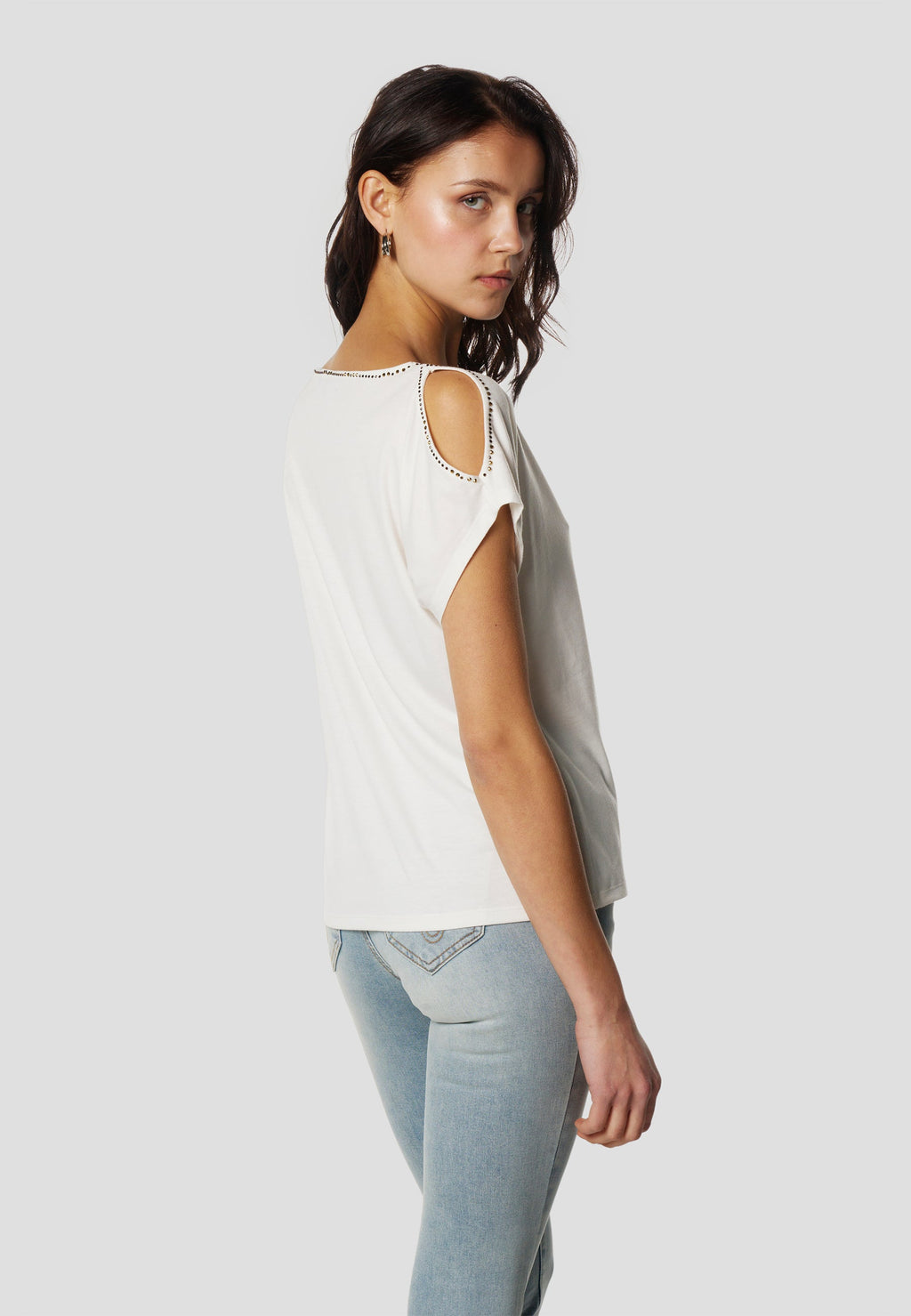 Camiseta Mujer Manga Corta Escote con Pedrería y Abertura – Koroshi 2612TP05