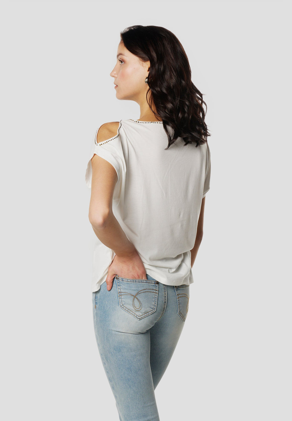 Camiseta Mujer Manga Corta Escote con Pedrería y Abertura – Koroshi 2612TP05