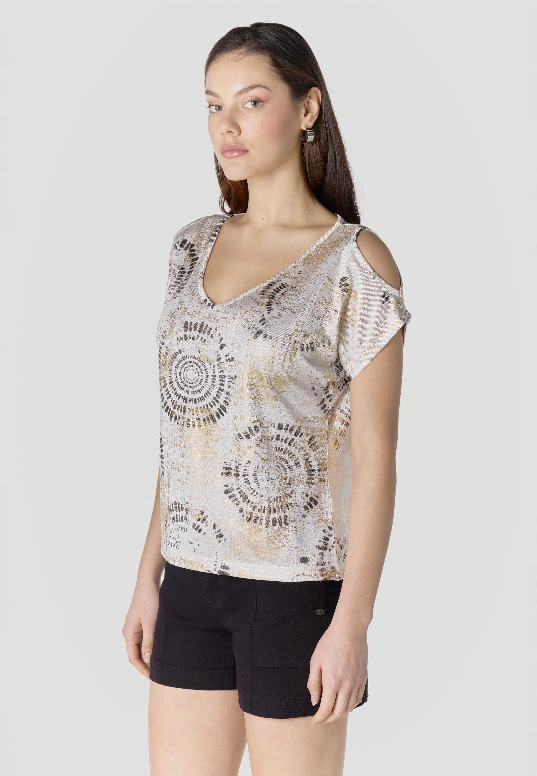 Camiseta Mujer Manga Corta Escote Pico Hombro Descubierto – Koroshi Blanca