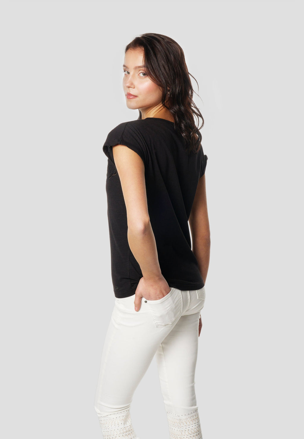 Camiseta Mujer Manga Corta Bordado Calado – Koroshi Negra